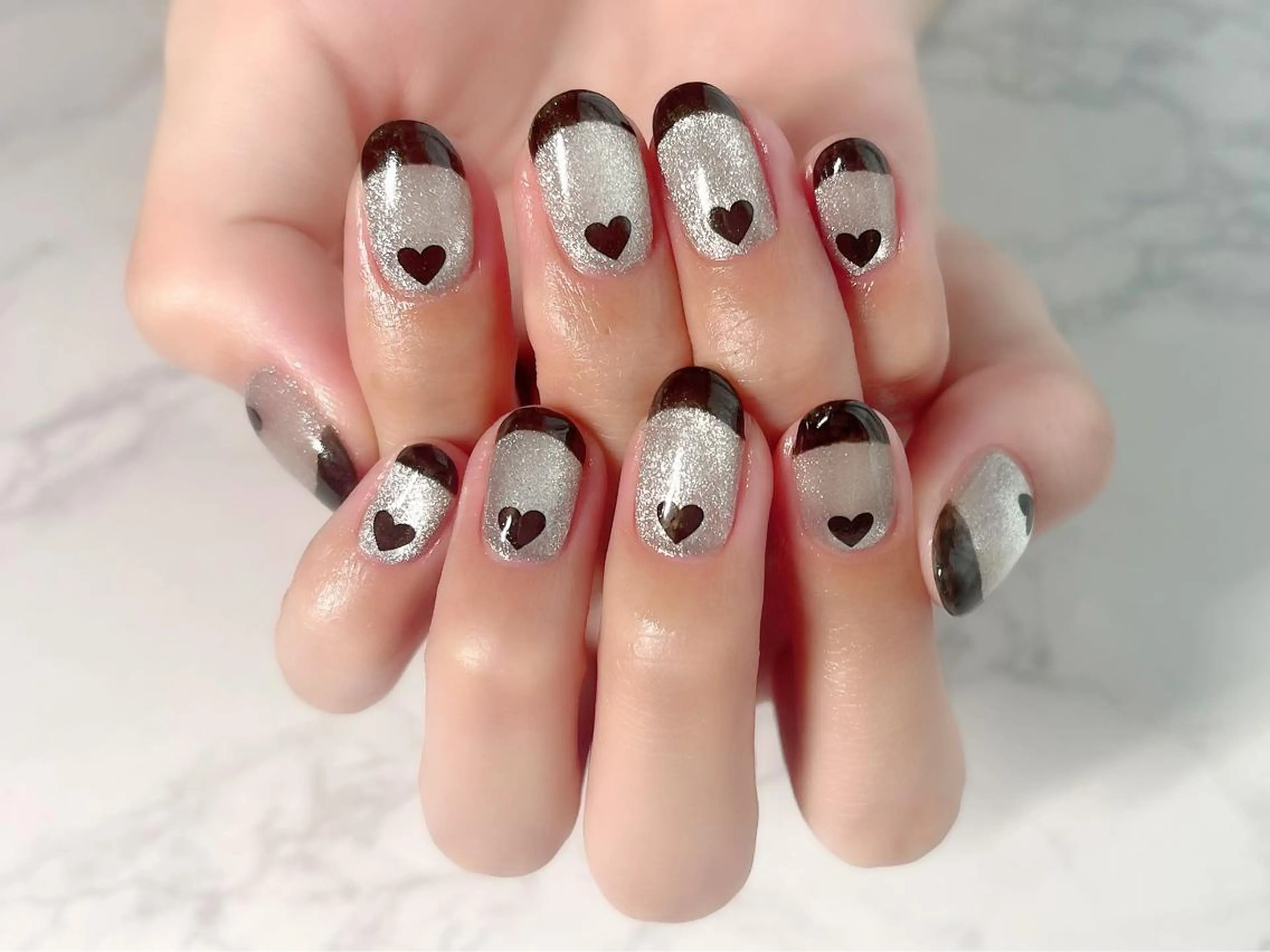 ネイル フレンチネイル マグネットネイル シルバー ハンドネイル Nail Salon KURELLYのネイルデザイン