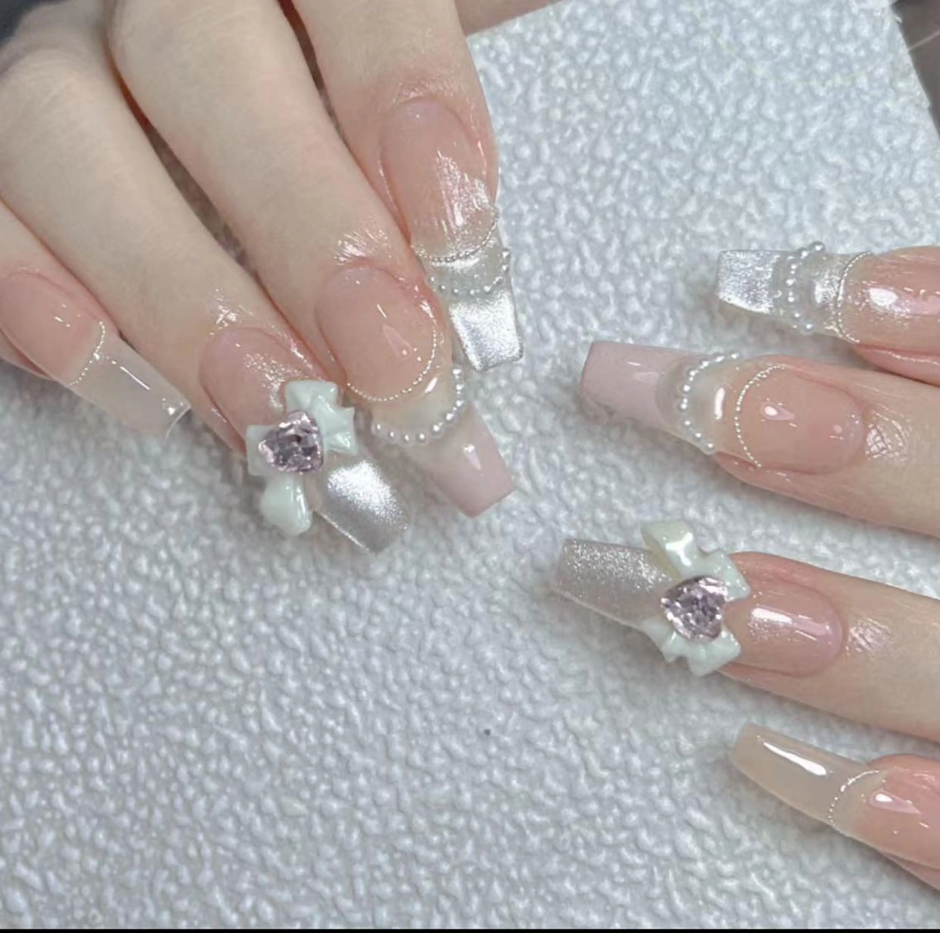 ネイル アートネイル 長さ出し ネイルチップ Queens テイのネイルデザイン