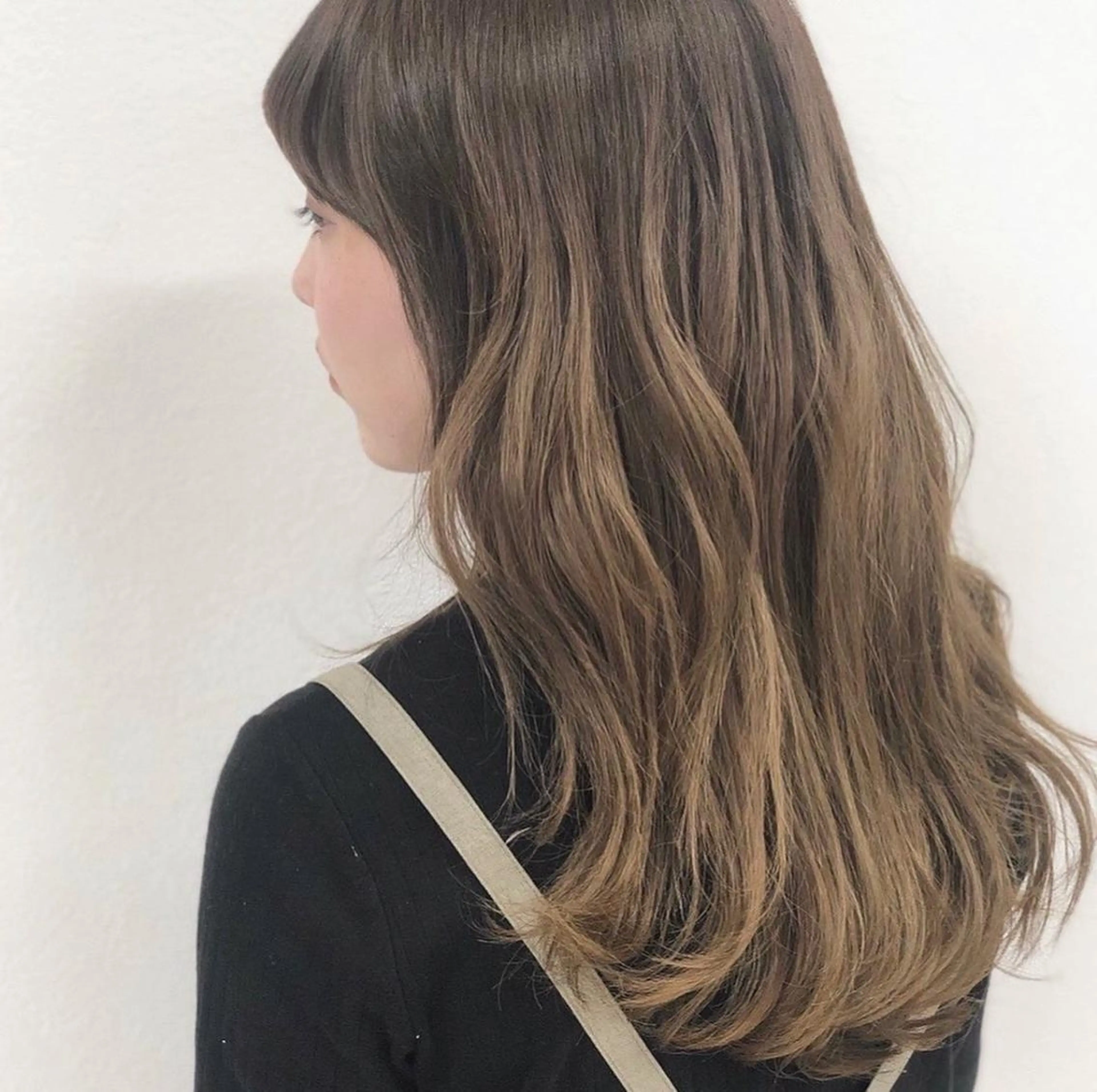 カラー 渡部凌我 小顔ウルフ ハイトーンカラーのヘアスタイル