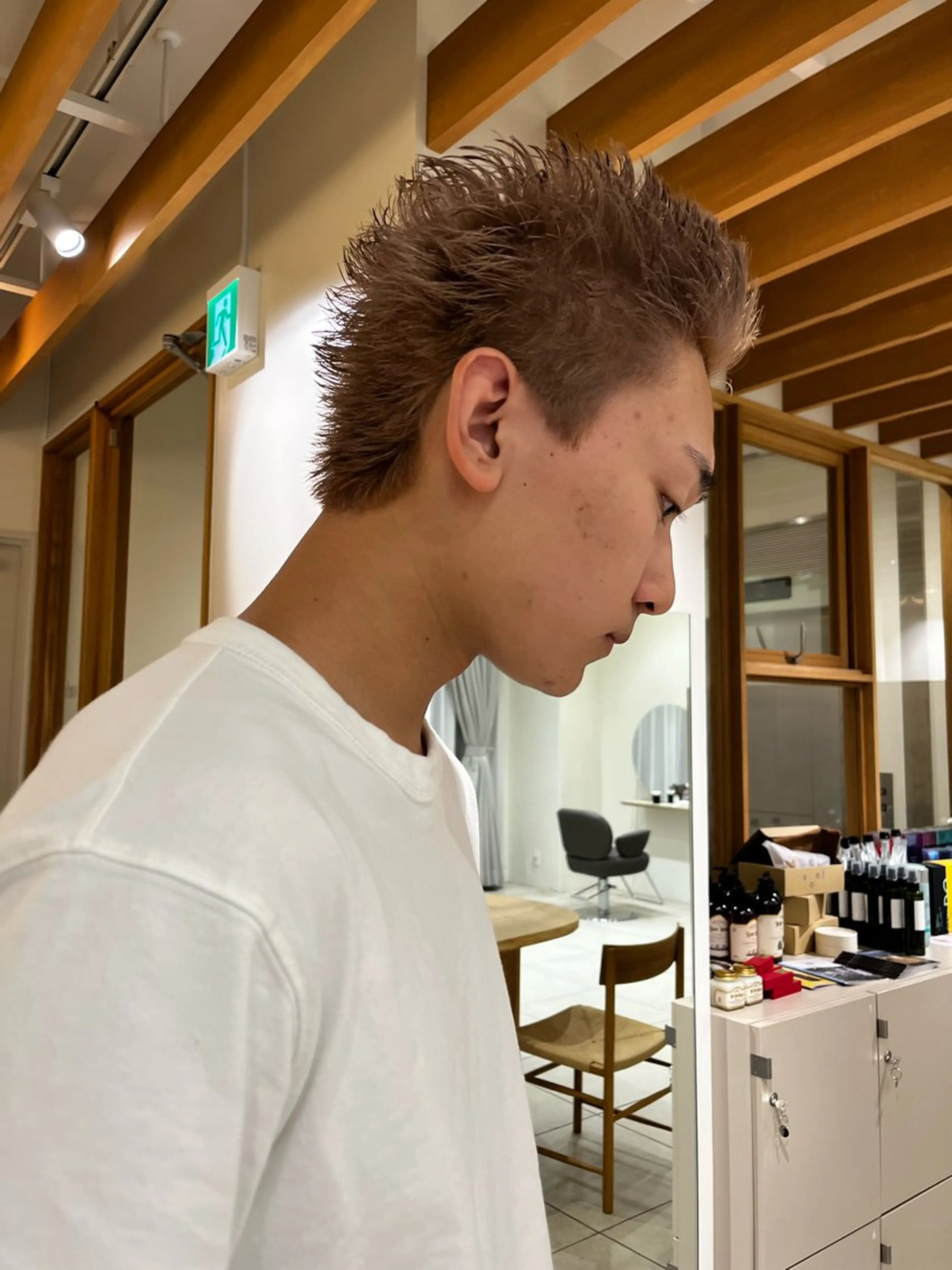 カラー メンズ メンズハイトーン スパイキーショート ブロンド ハイトーンカラー カットモデル/ 髪質改善/みわのヘアスタイル