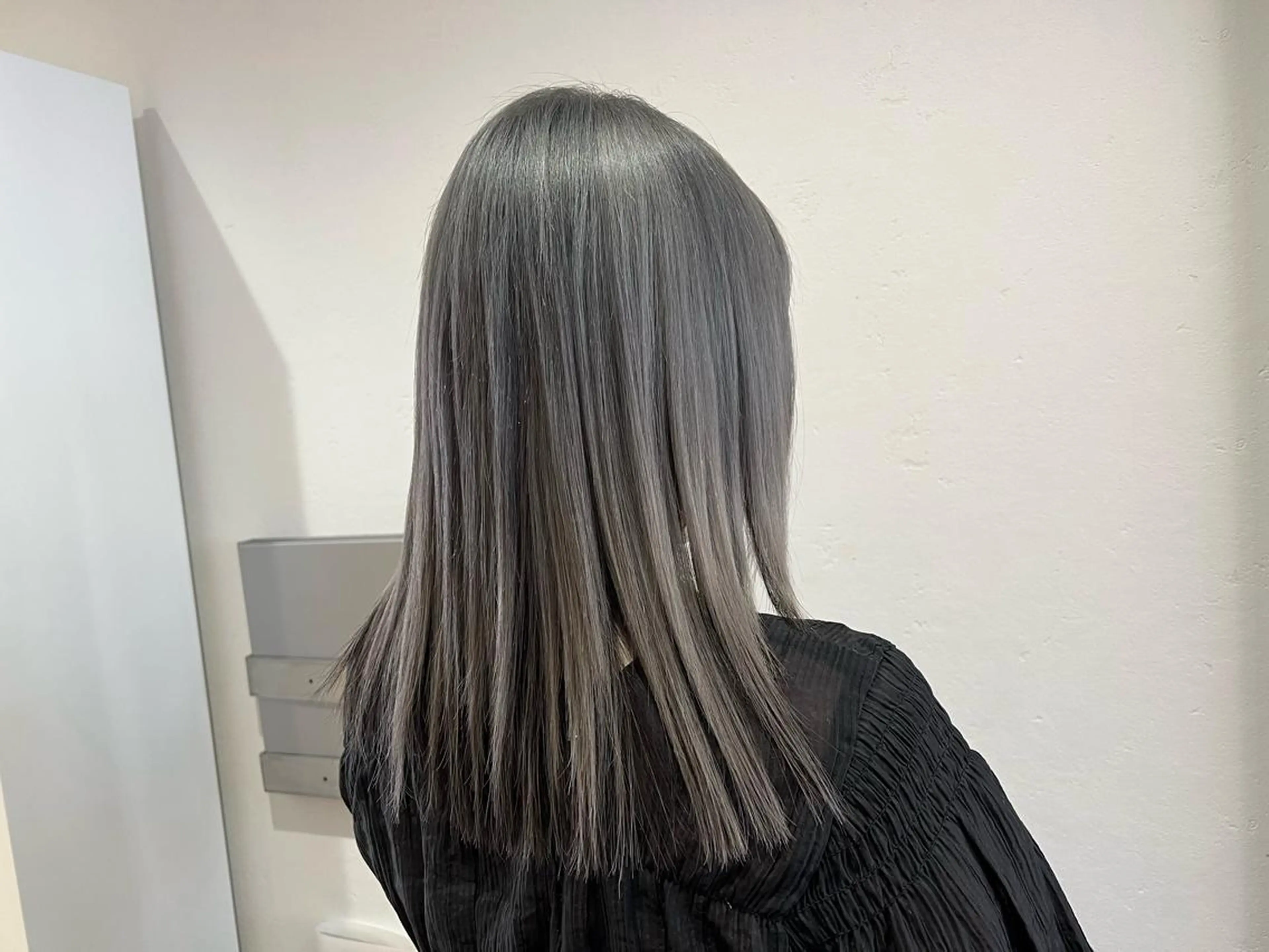 セミロング カラー 蓮見  友里のヘアスタイル