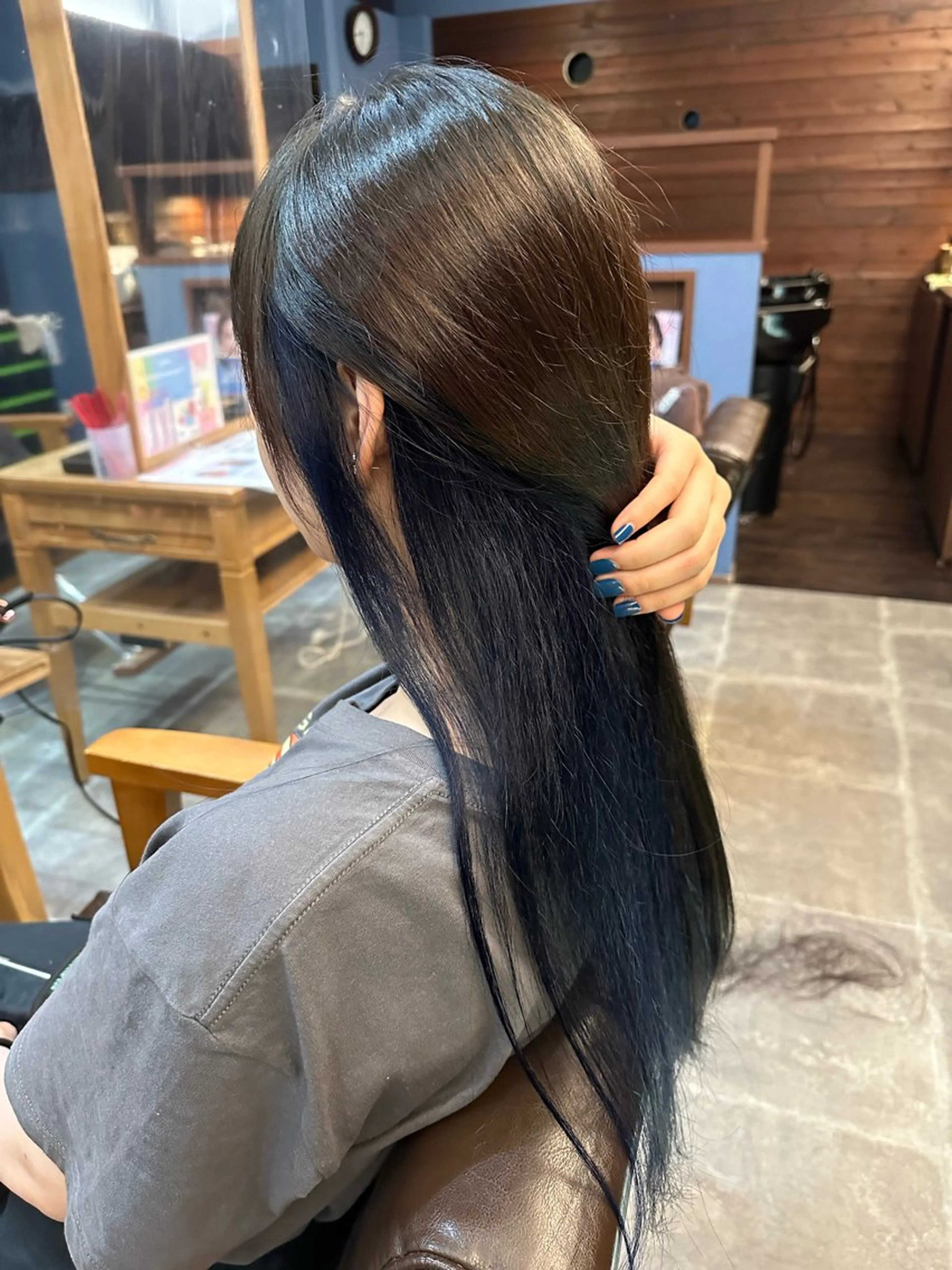 ロング カラー ブルーカラー インナーカラー ネイビーカラー ロング ヘアカラー 🎀Kubu🍀 Natsumu🎀のヘアスタイル