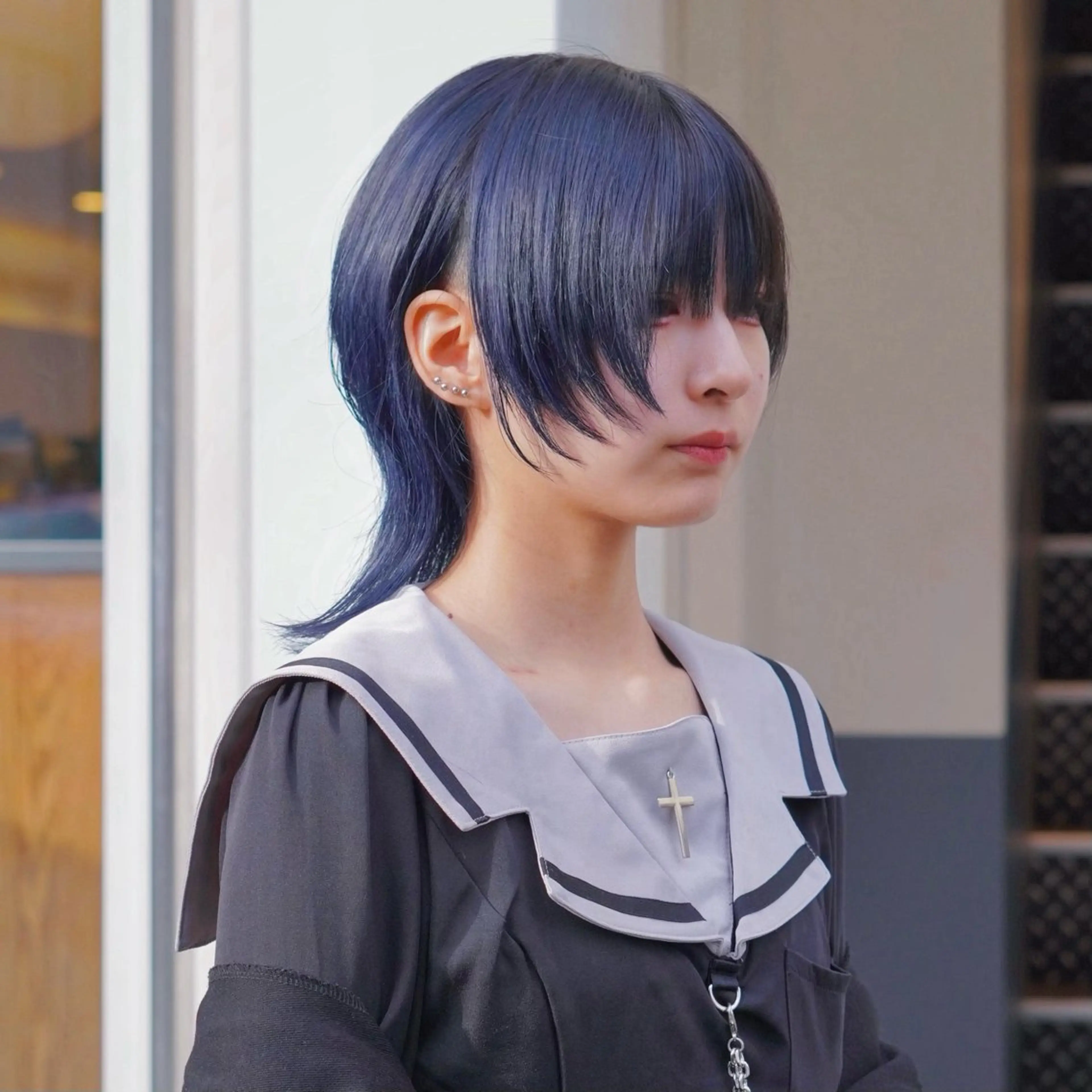 ミディアム カラー 黒髪 ブリーチ ブルーカラー ブルーブラック ネイビーカラー 今出 りょうやのヘアスタイル