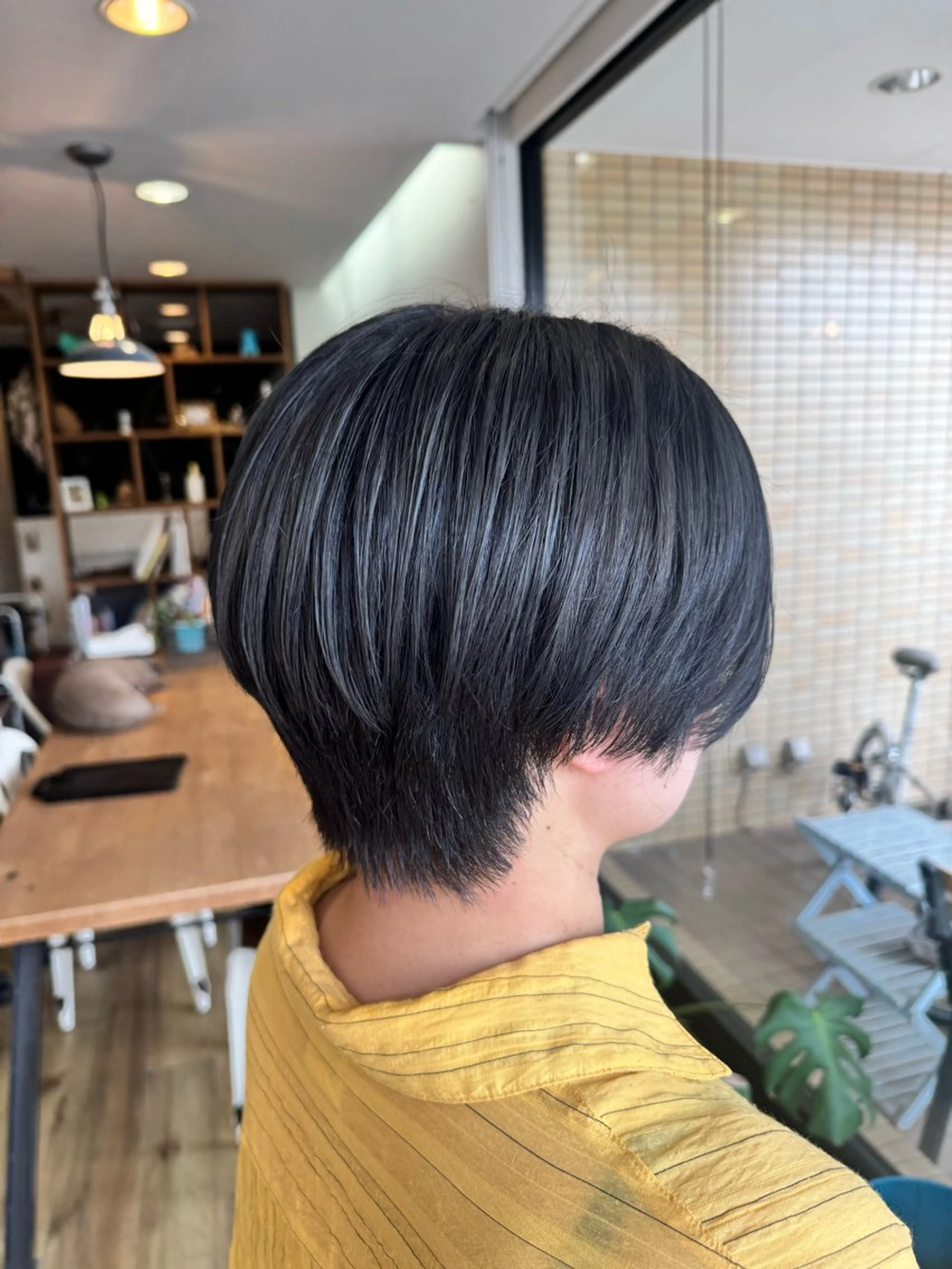 ショート カラー ハンサムショート ブリーチ ショートヘア カット ヘアカラー トリートメント ツキダテ ユイのヘアスタイル