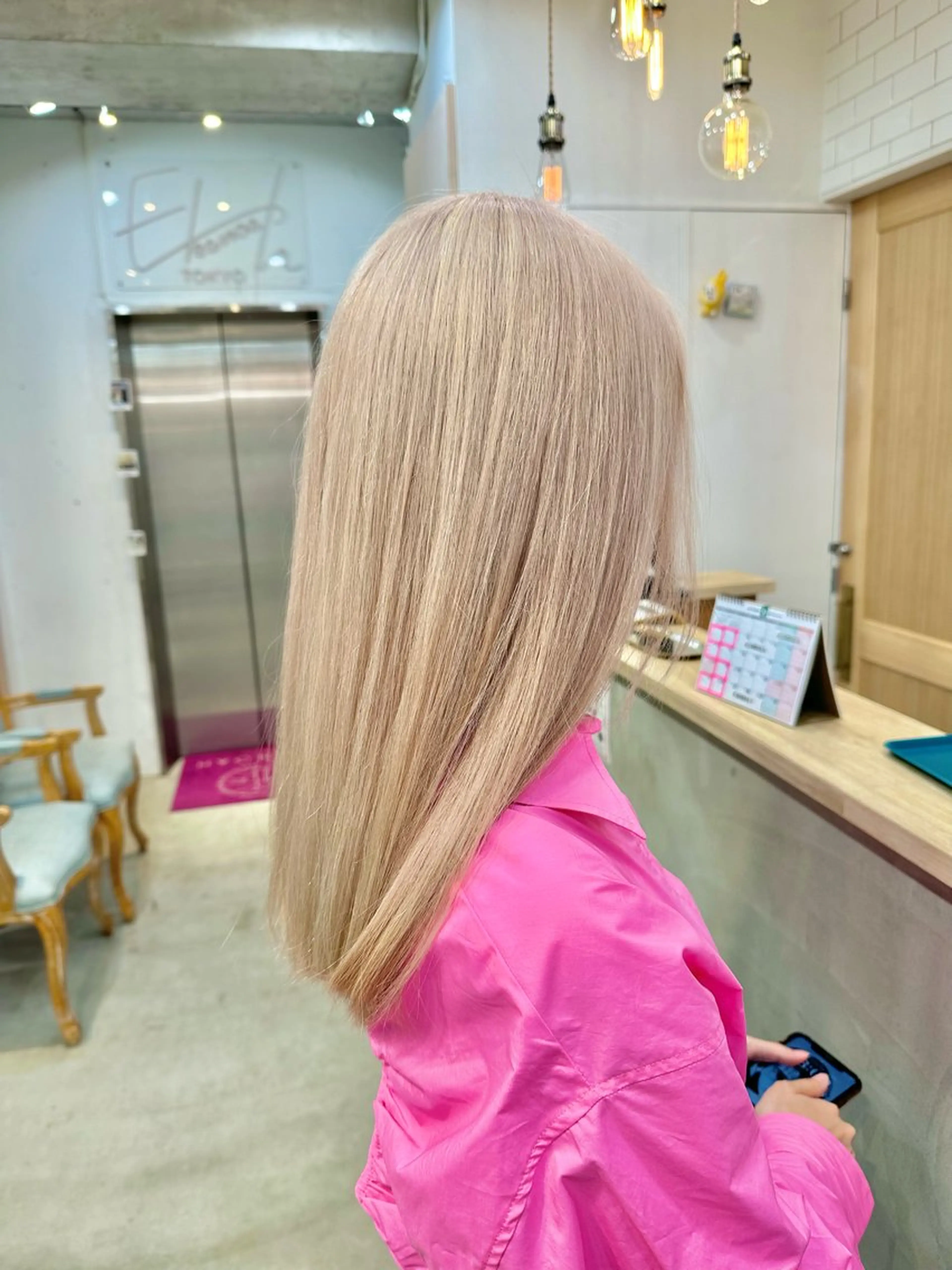 ロング カラー カット ヘアカラー トリートメント ハイトーンレイヤー 顔まわりSOTAのヘアスタイル