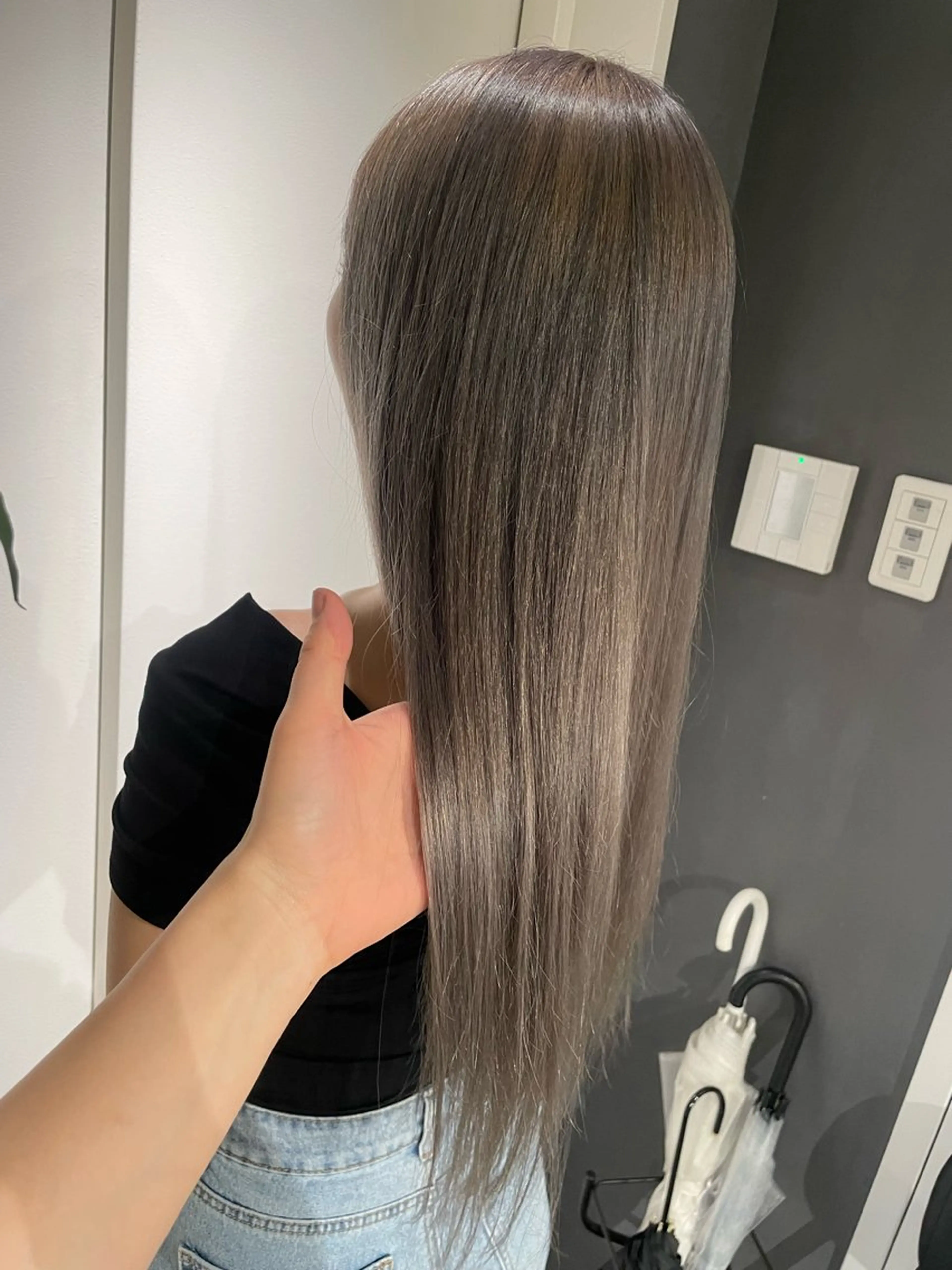 カラー ベージュカラー ブリーチ 透明感カラー シルバー シルバーベージュ バレイヤージュモデル 募集👒ヨンスクのヘアスタイル