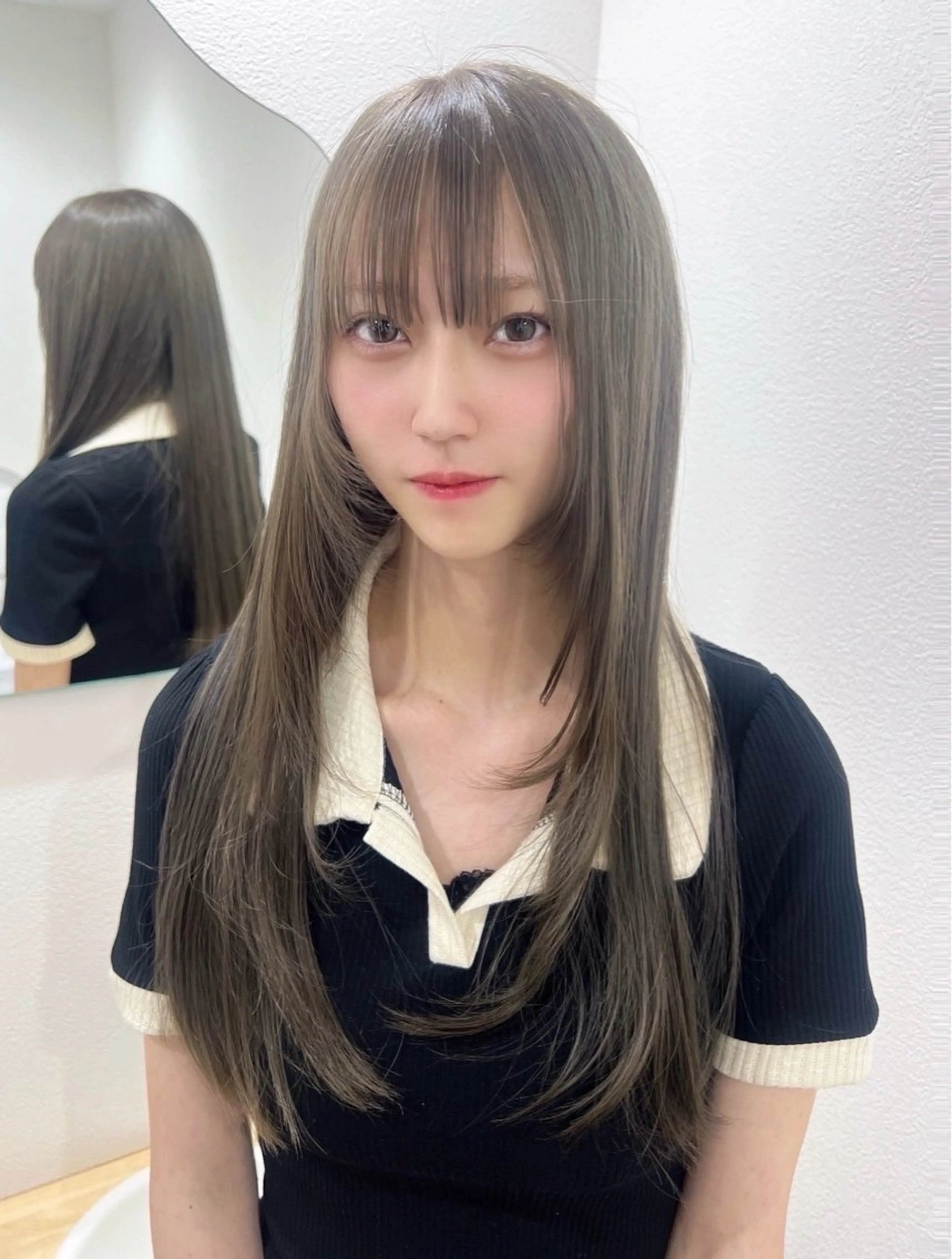 ロング カラー ベージュカラー ブラウンカラー オリーブベージュ オリーブブラウン ヘアカラー ニーナ/MONIQA /ハイトーンカラーのヘアスタイル