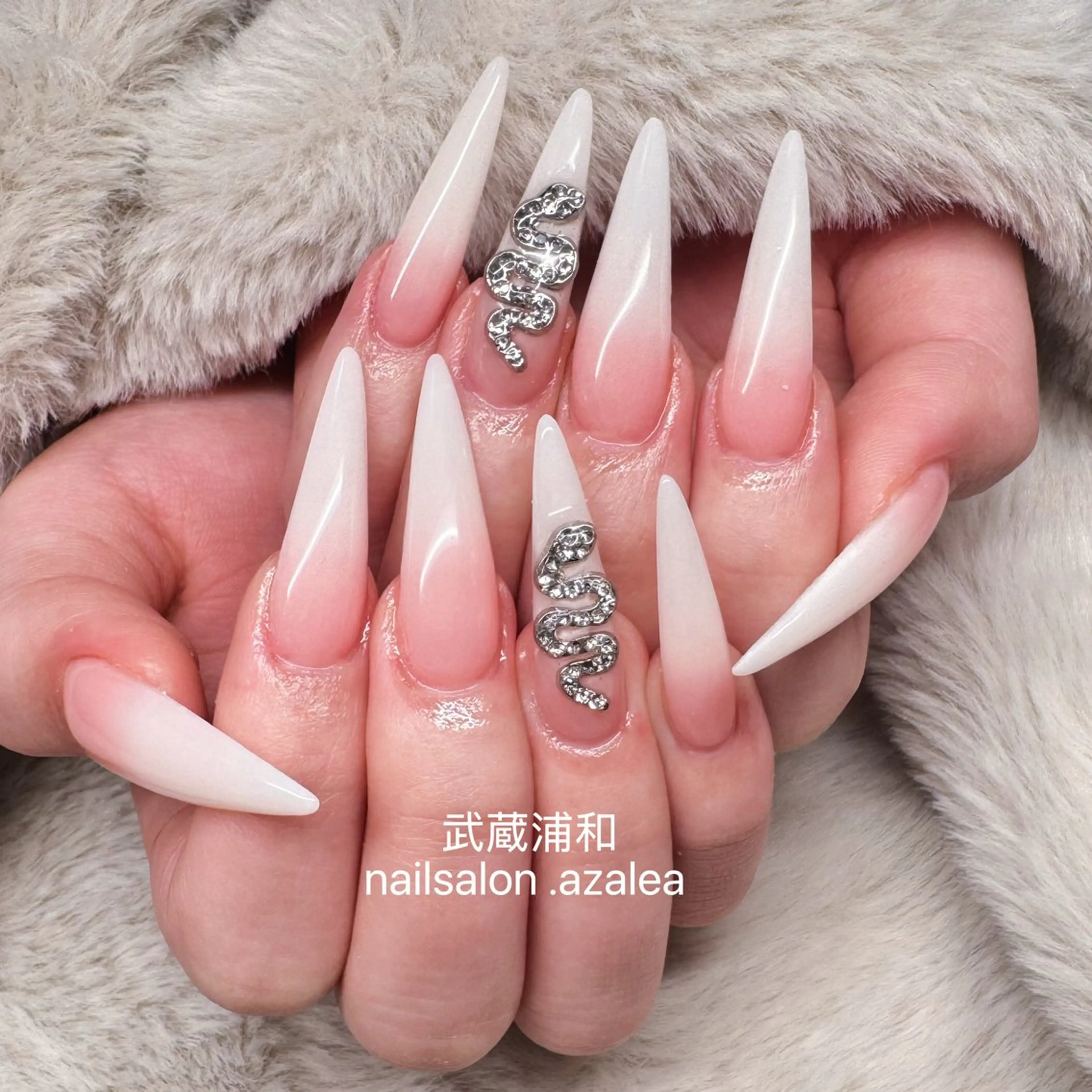 ネイル ハンドネイル R inのネイルデザイン