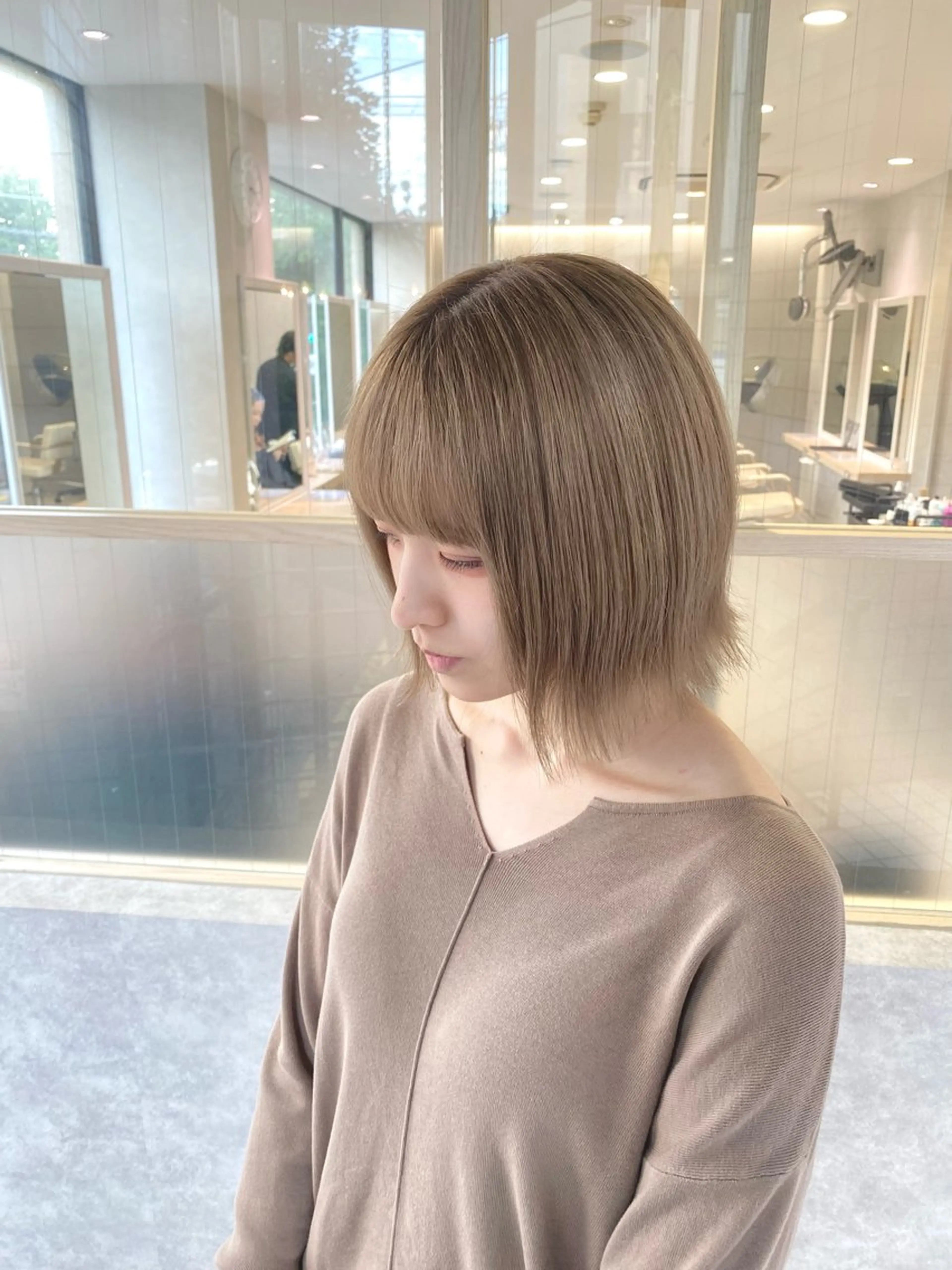 ショート カラー ベージュカラー ブリーチ ミルクティーベージュ カット ヘアカラー トリートメント 低ダメージ施術/ 🐮牛木 史裕🐮のヘアスタイル