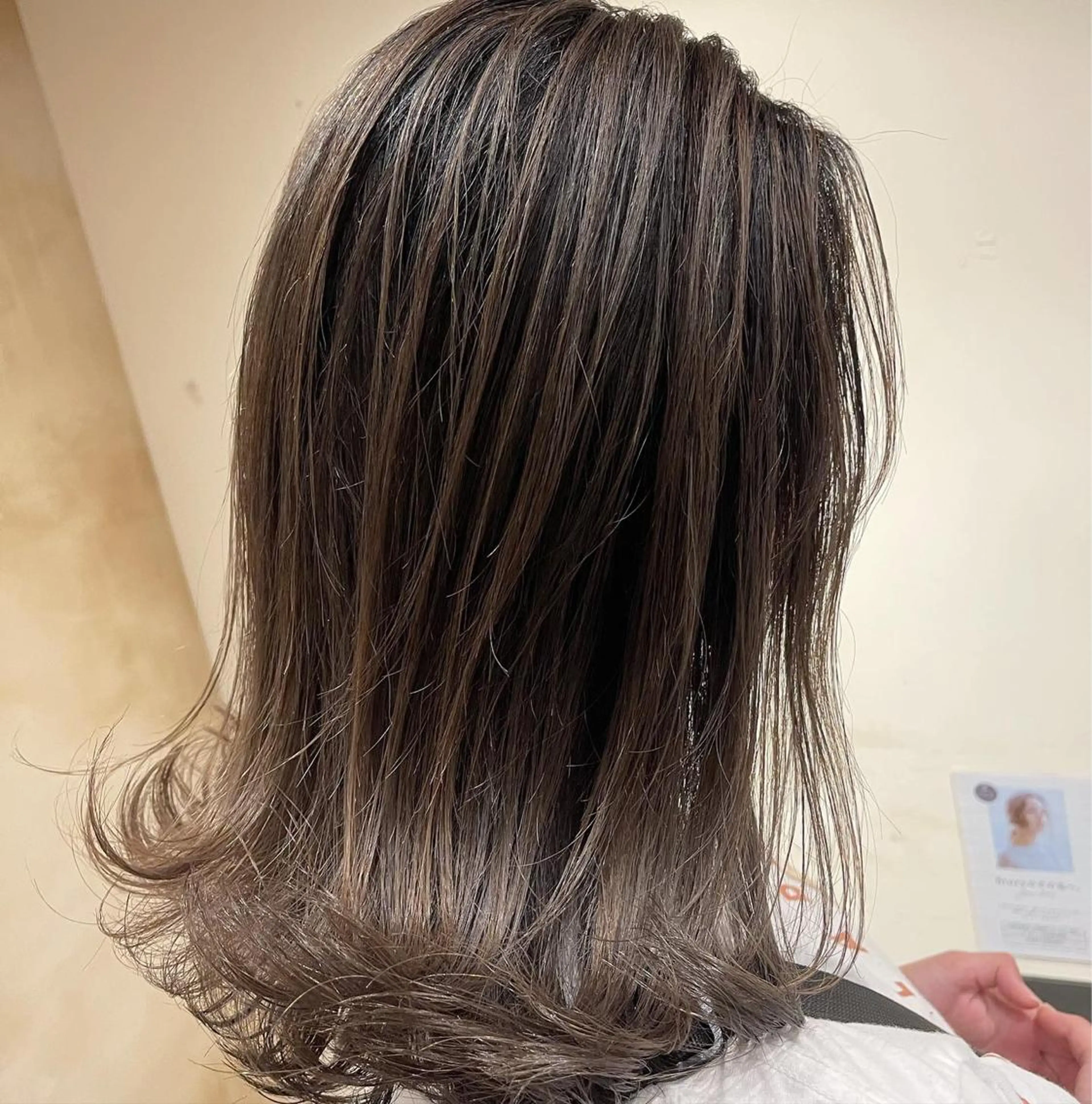 ミディアム カラー バレイヤージュ グレージュ レイヤーカット 堀江/レイヤーカット /髪質改善のヘアスタイル