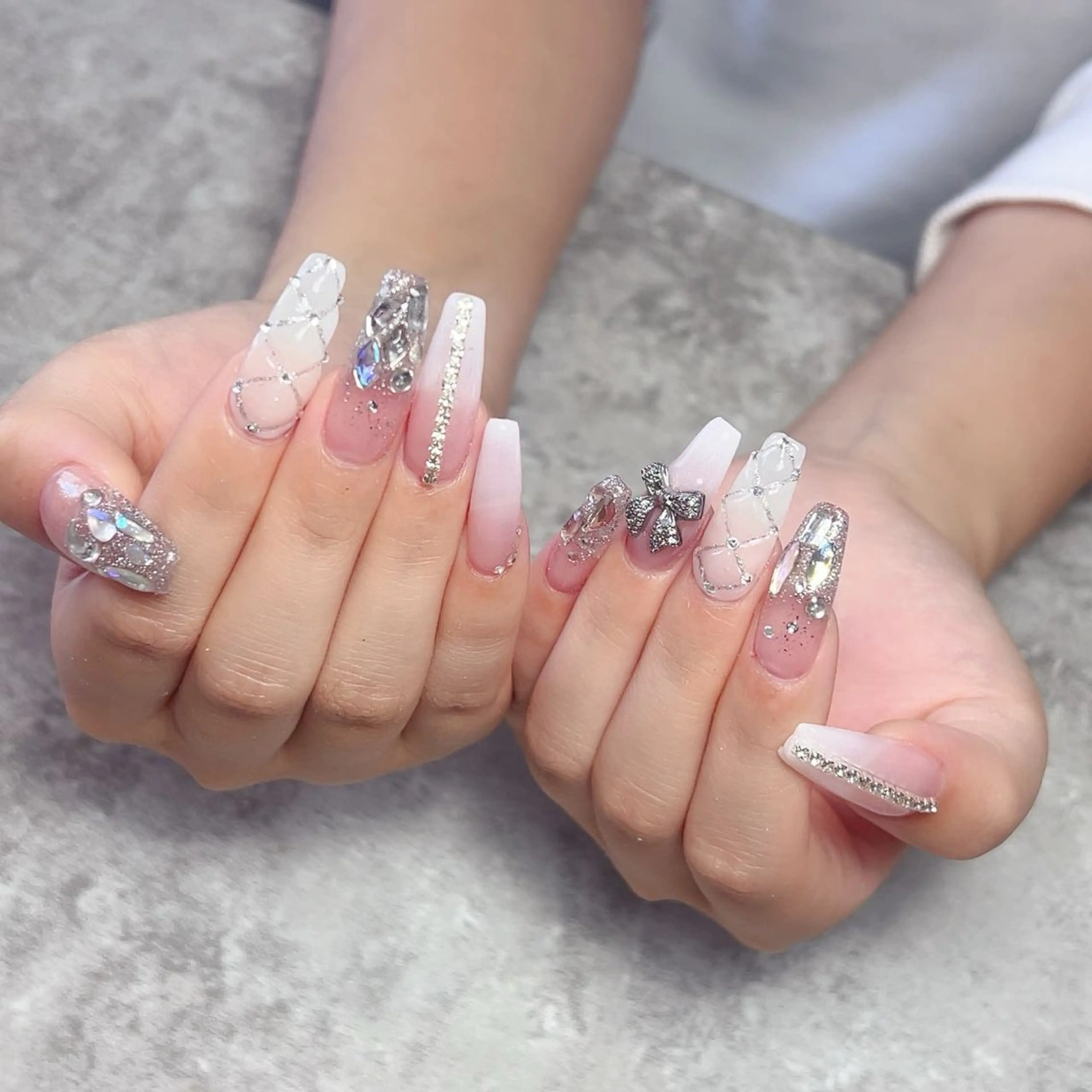 セミロング めぐみのネイルサロン スタッフ練習のネイルデザイン