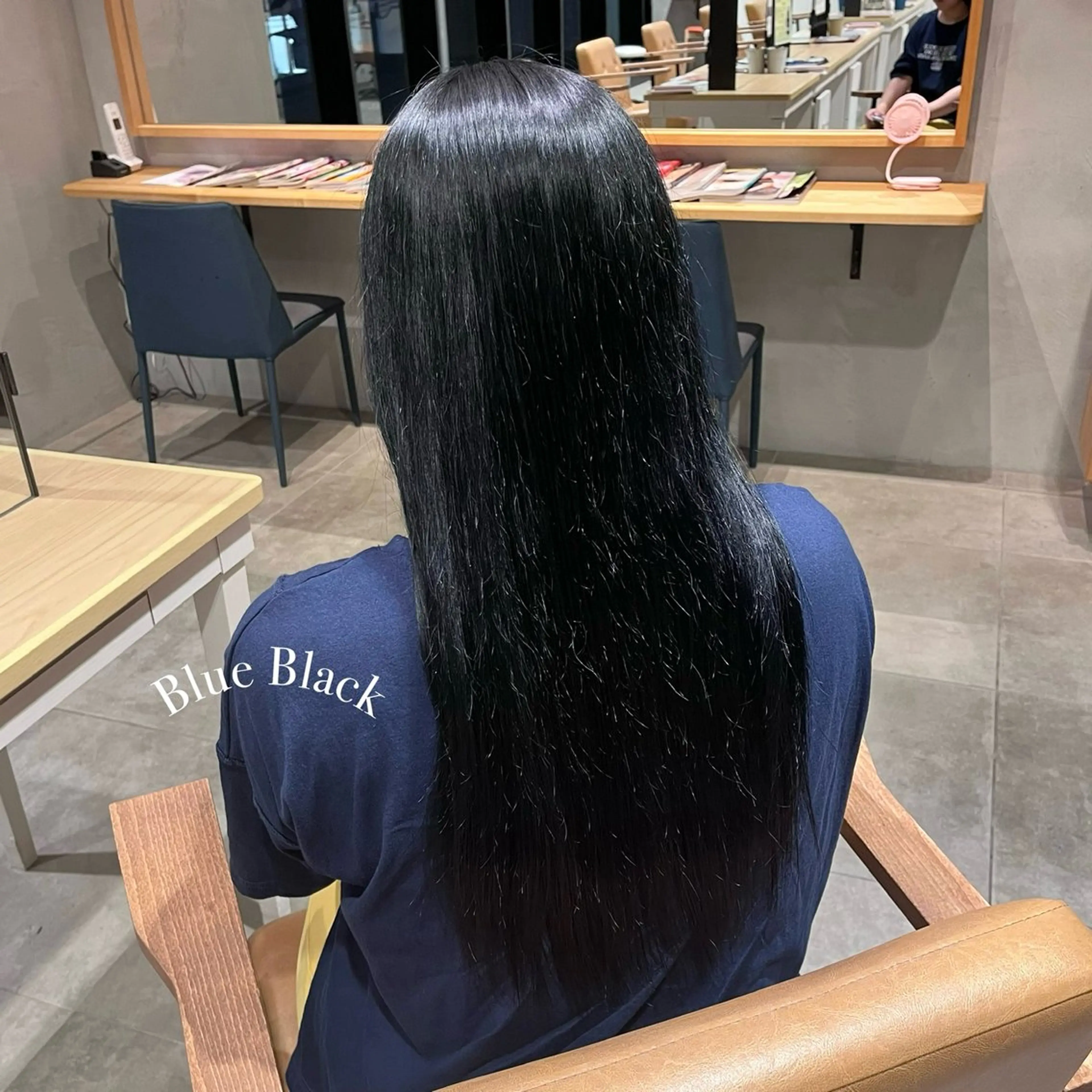 カラー 新谷 春日のヘアスタイル