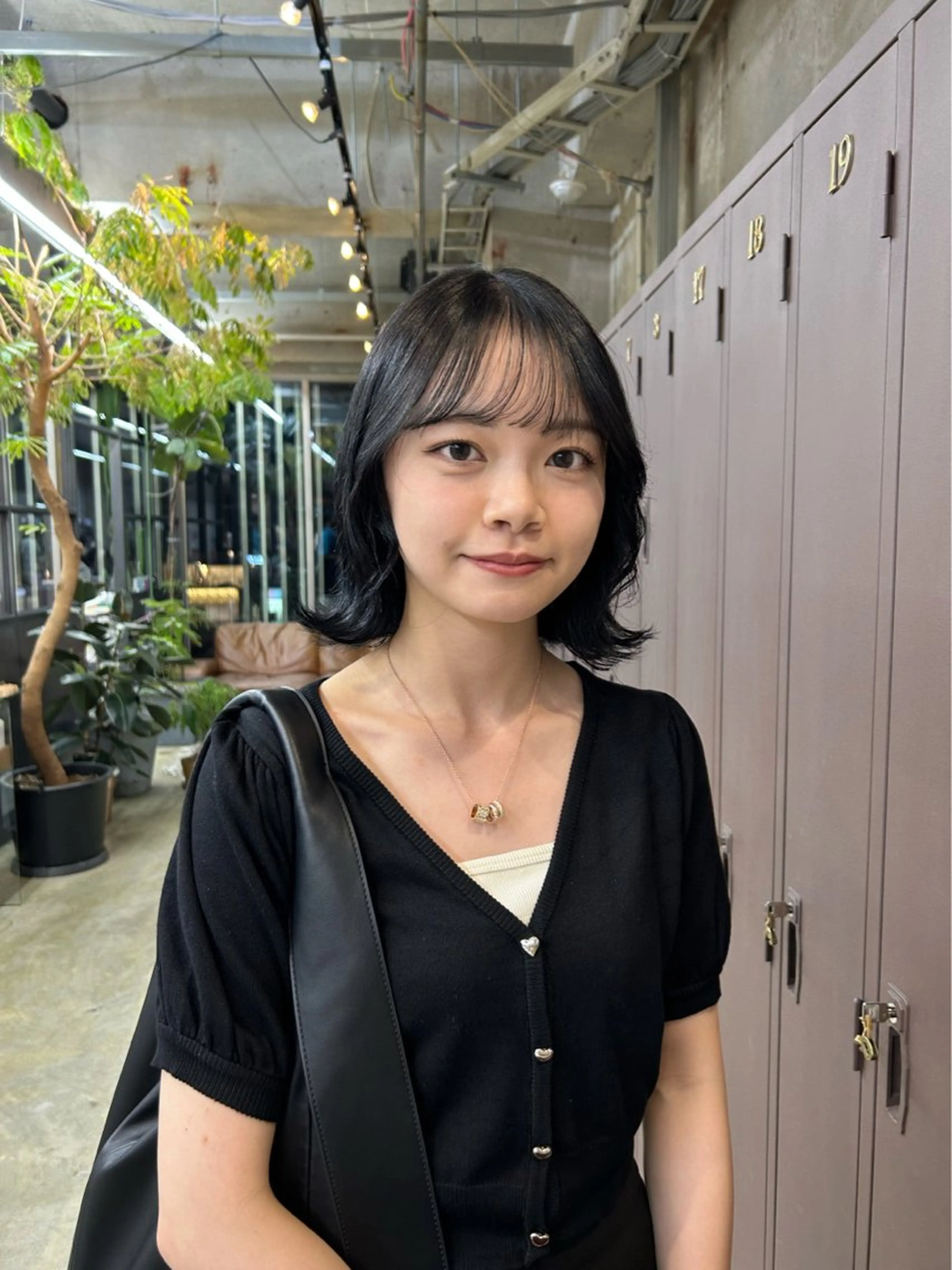 ミディアム カラー 黒髪 ブルーカラー ブルーブラック maho/垢抜け カラー♡パーマのヘアスタイル