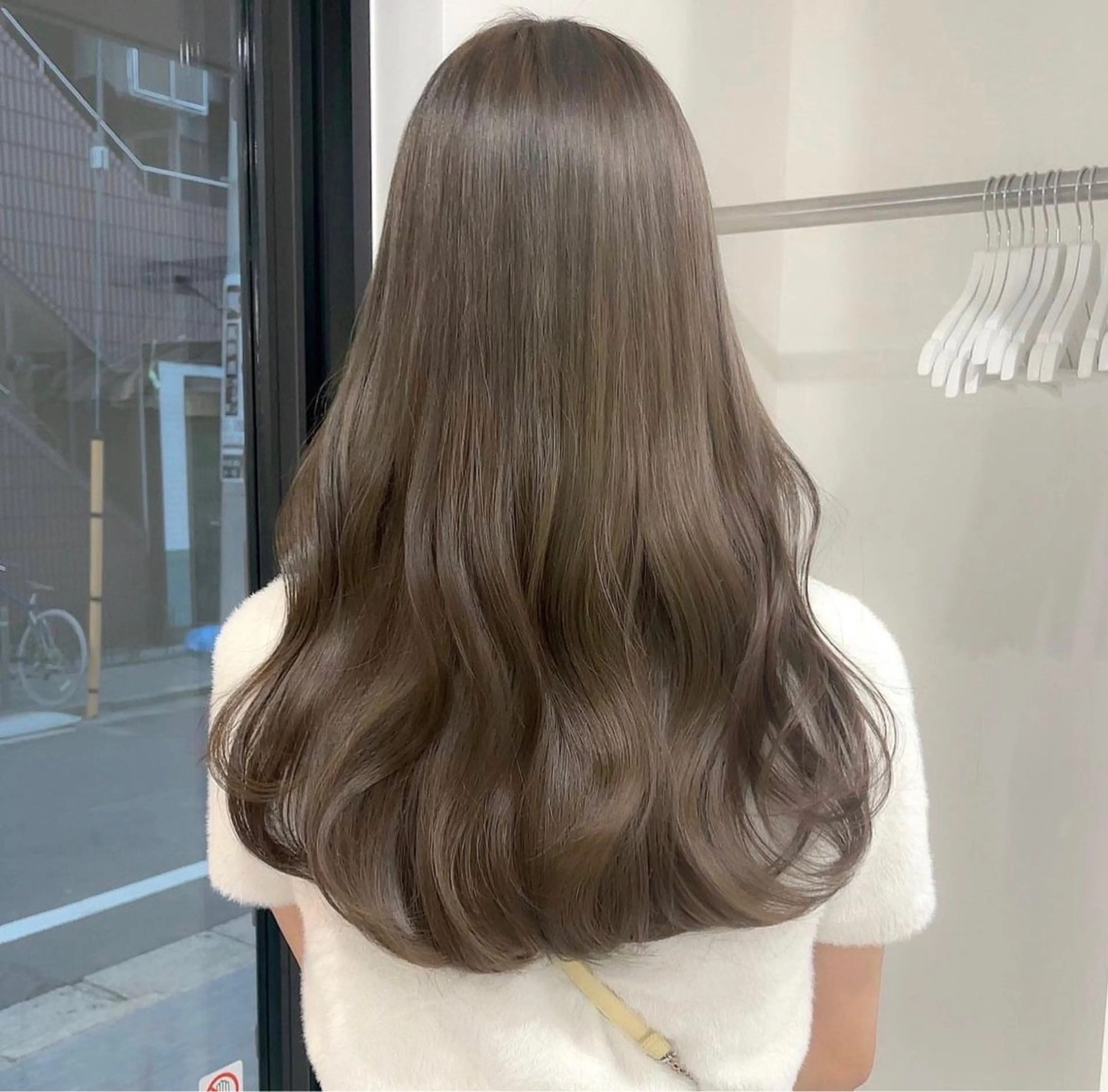 ロング カラー ベージュカラー ブリーチ 透明感カラー ダブルカラー オリーブベージュ 抜きっぱなしブロンド /ハイトーン/カナタのヘアスタイル