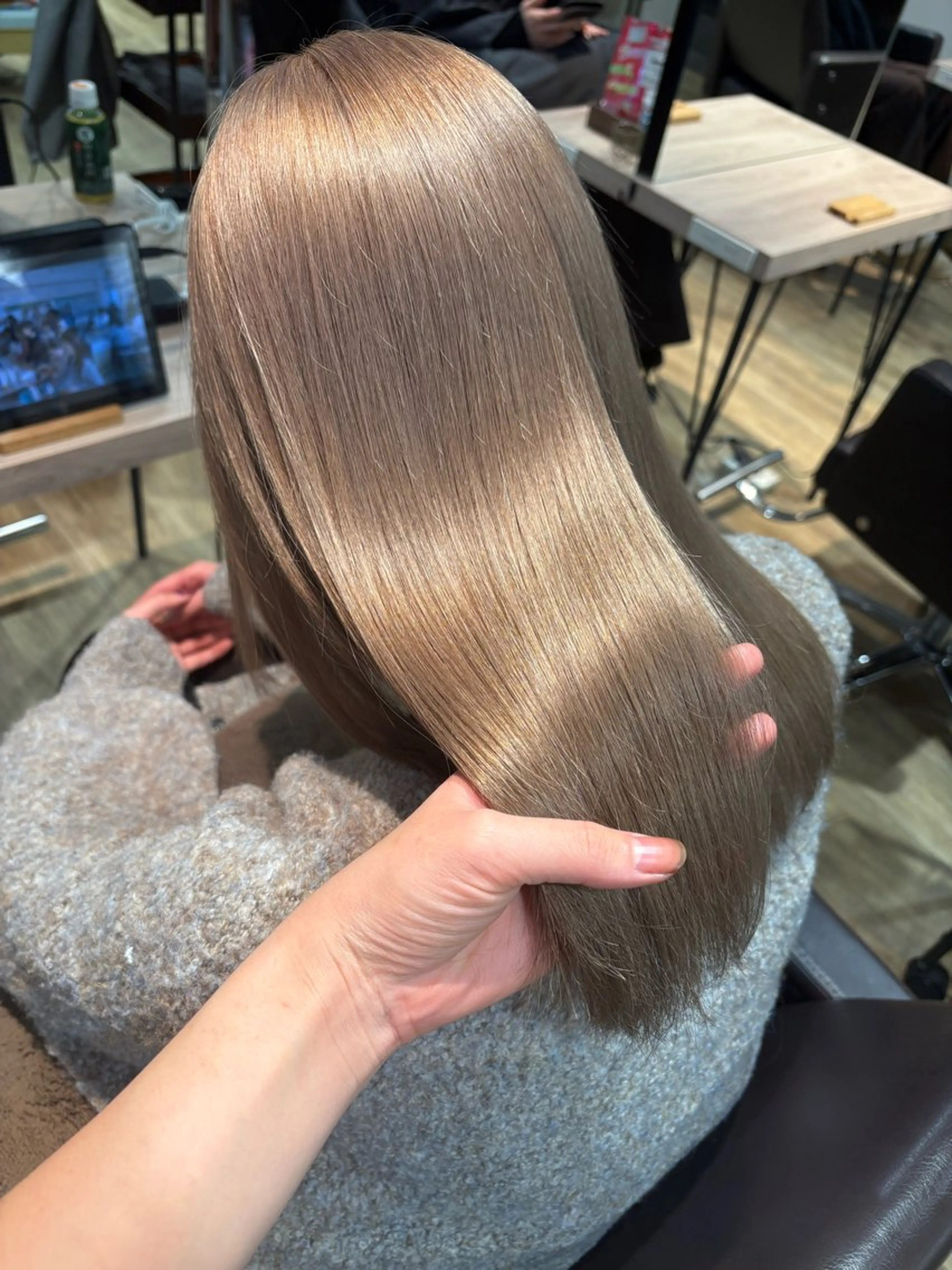 ロング カット ヘアカラー トリートメント 前田 菜奈子のヘアスタイル