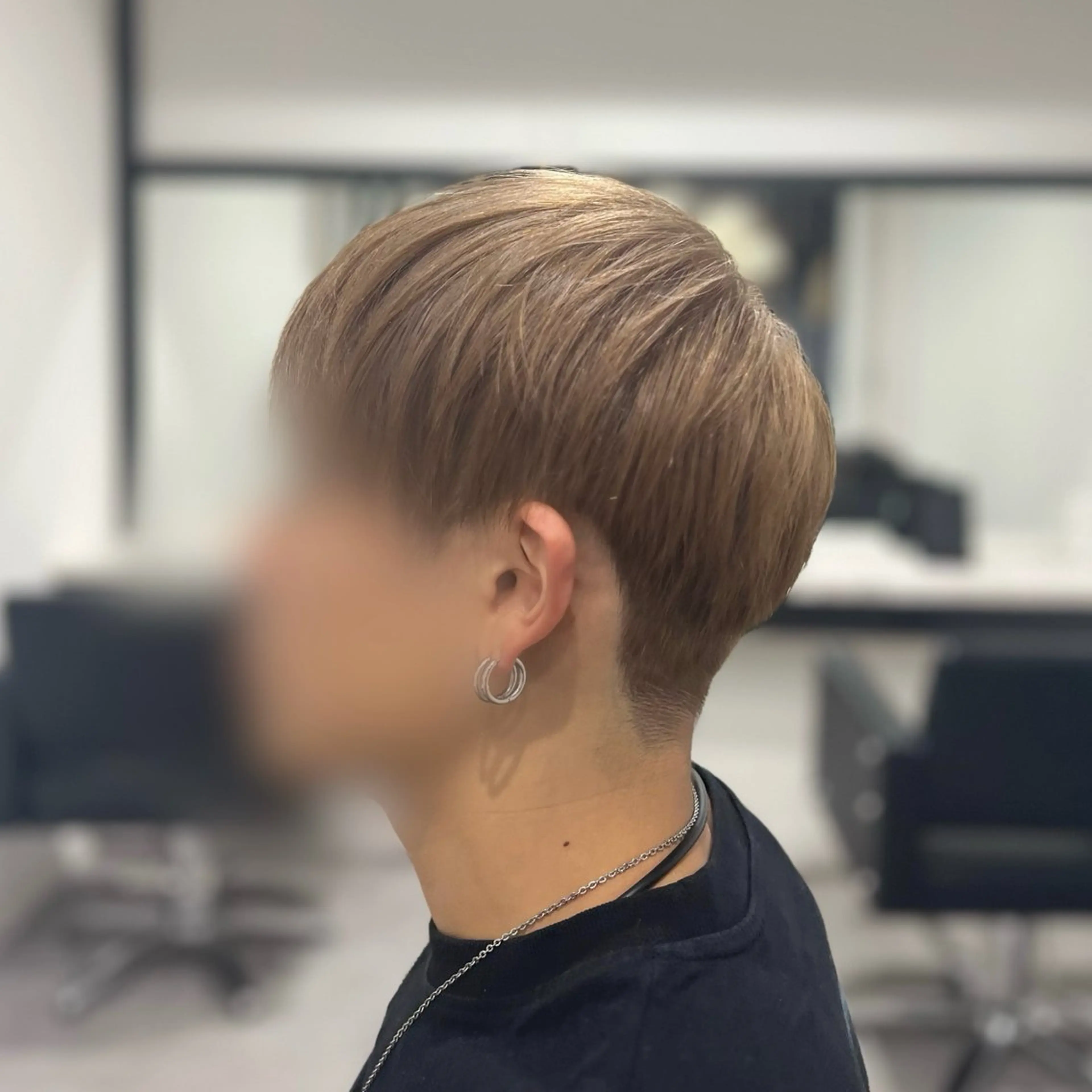 カラー メンズ メンズブリーチ ベージュカラー ブリーチ ミルクティーベージュ Dia ‎ アキヨシ ミユのヘアスタイル