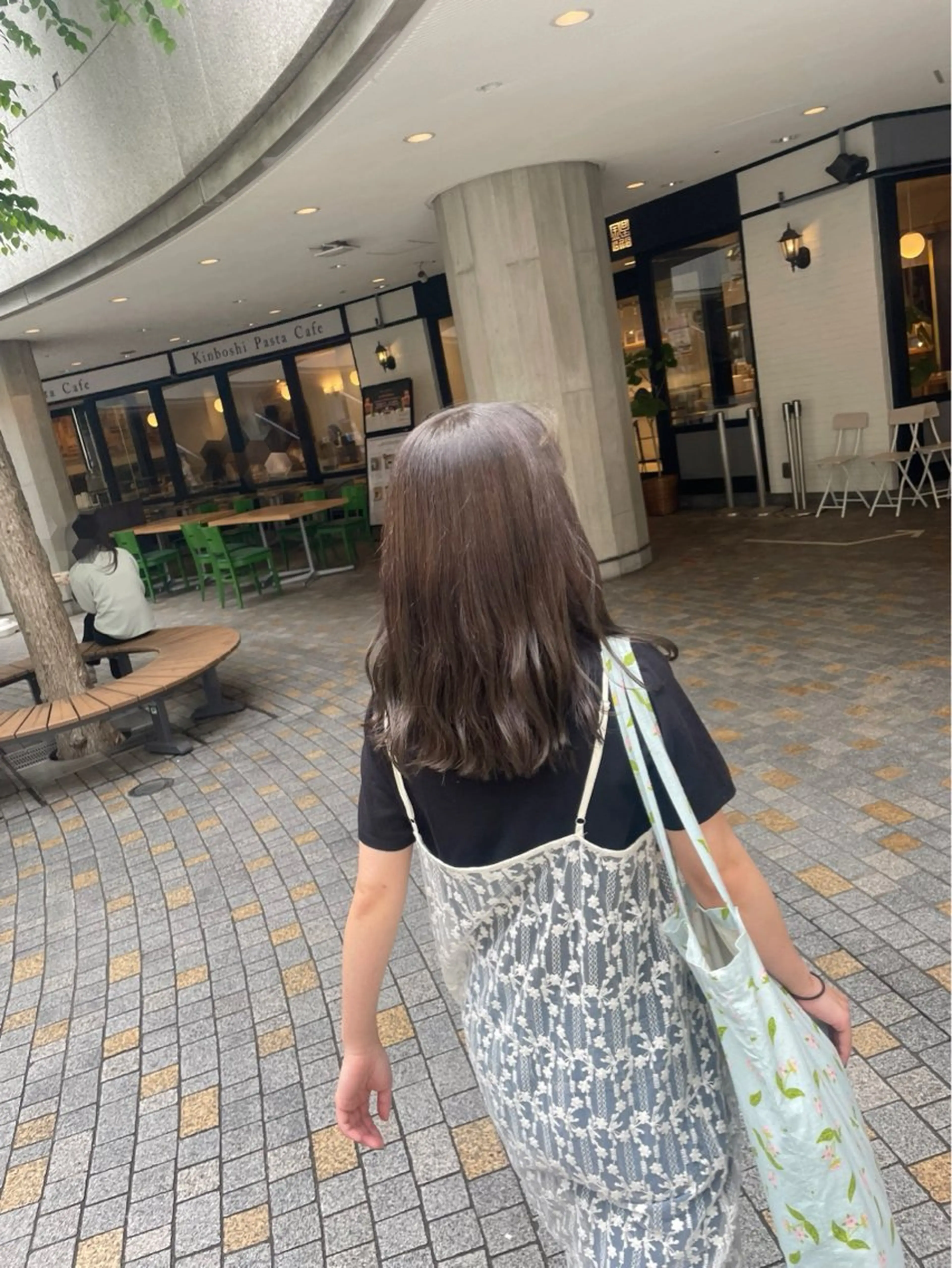 セミロング カラー 透明感カラー グレージュ オリーブグレージュ オリーブグレー オレンジ コミヤマ ナツキ🪿のヘアスタイル