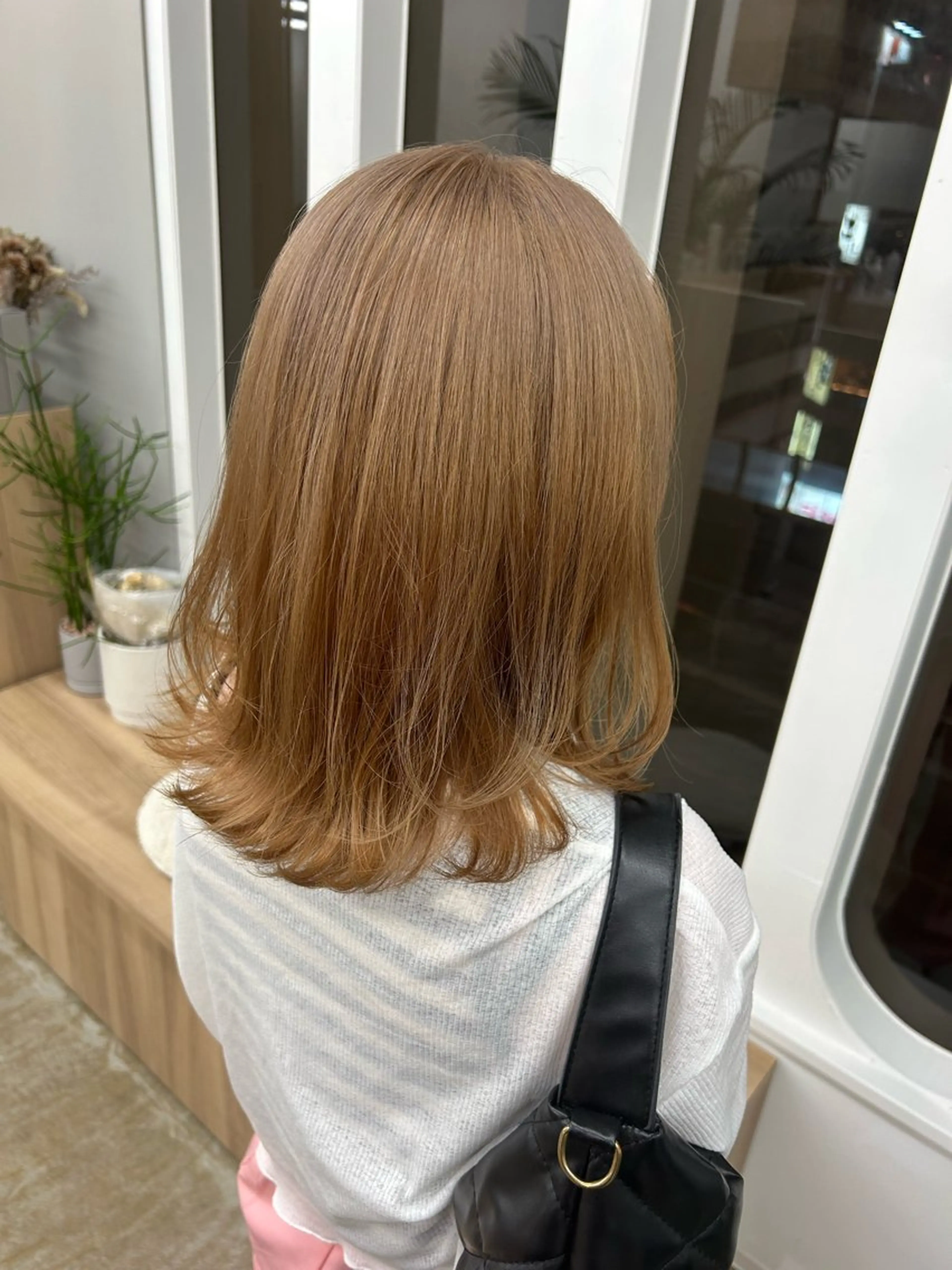 セミロング カラー ブリーチ カット 縮毛矯正 Nanaha /レイヤーカットのヘアスタイル