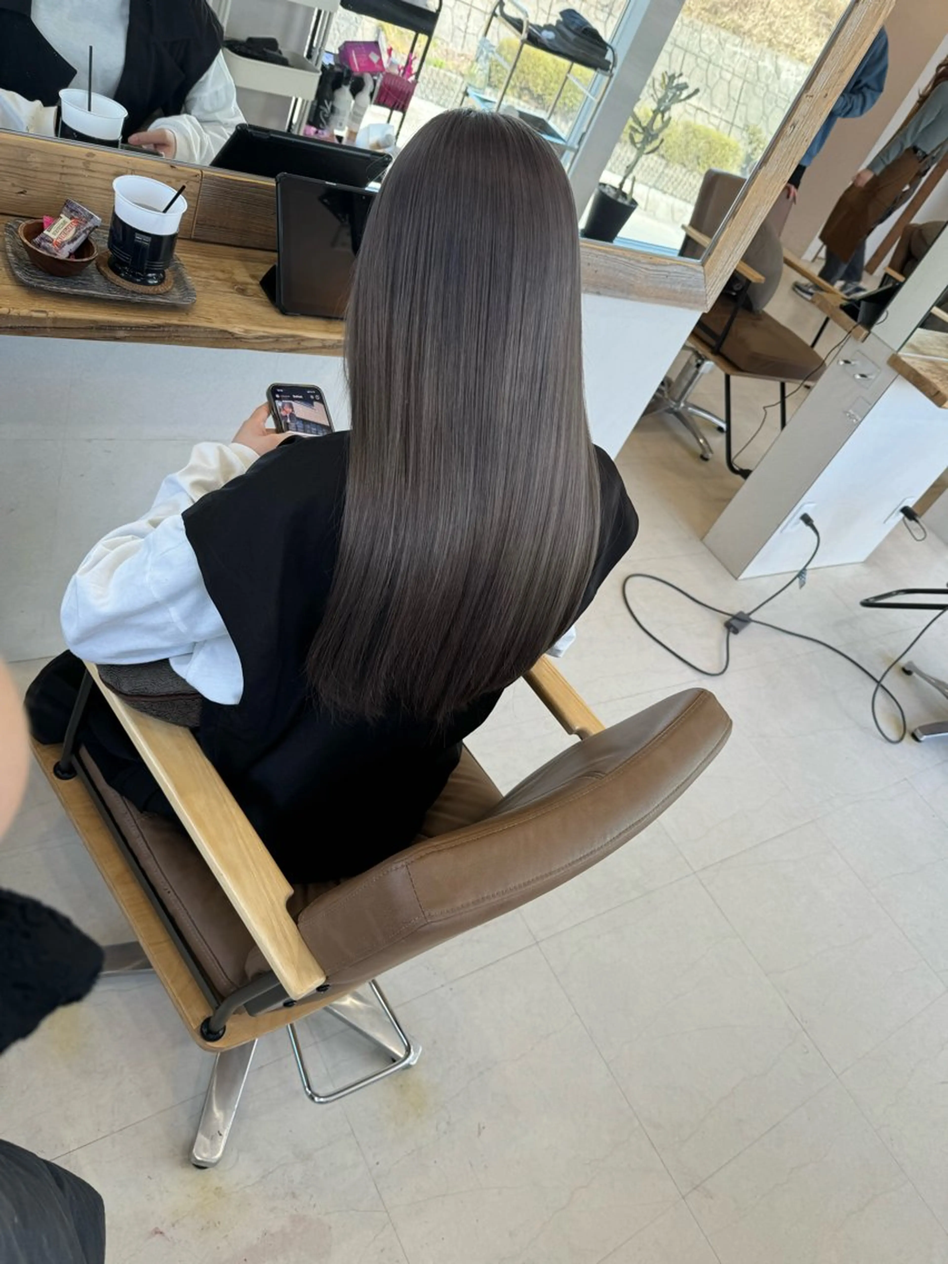 ロング ヘアカラー 鈴木 妃帆未のヘアスタイル