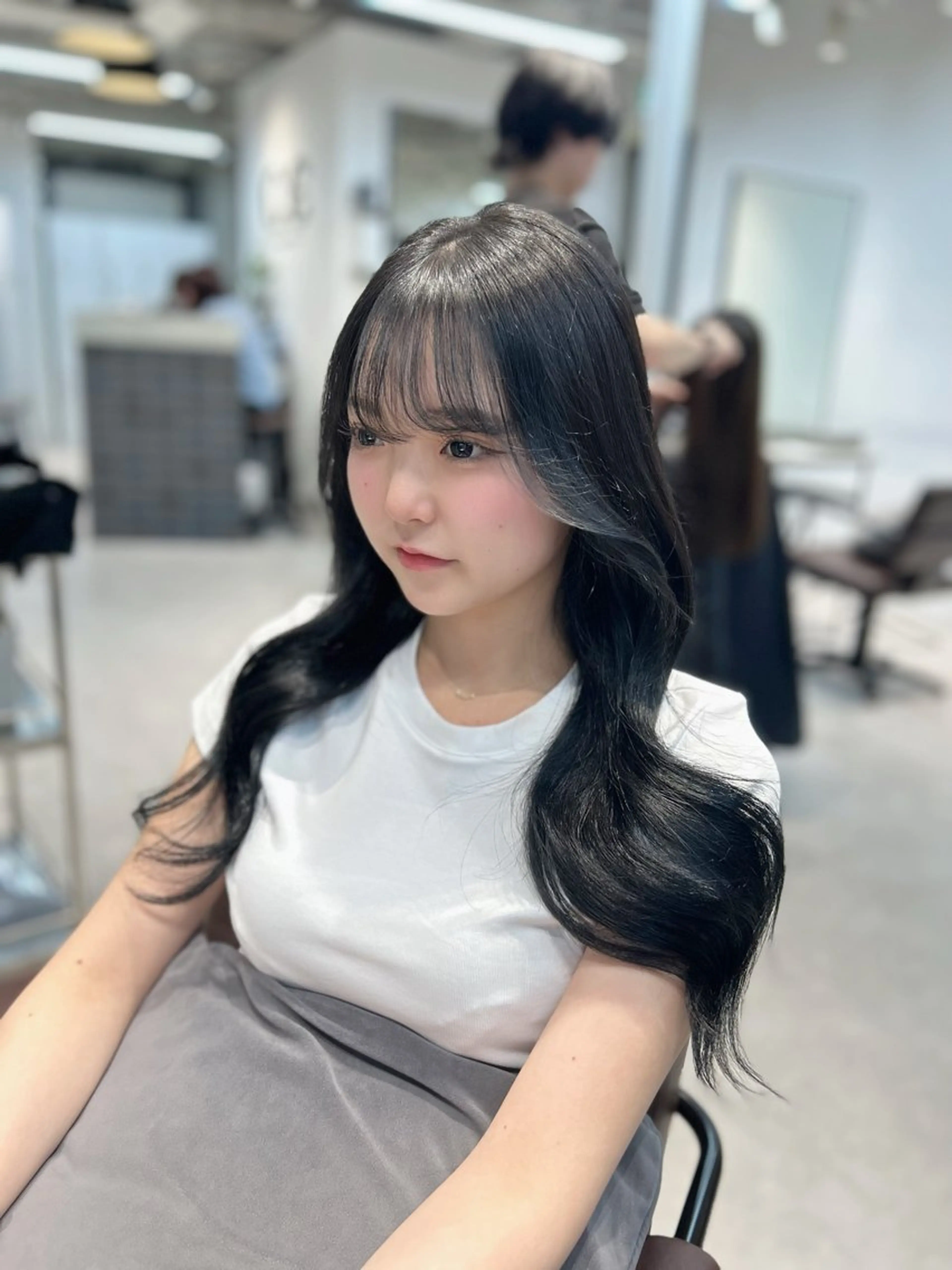 ロング カラー 黒髪 ブリーチ ブルーカラー ブルーブラック ヘアカラー caho／韓国ヘア 盛れStyle🩶✨のヘアスタイル