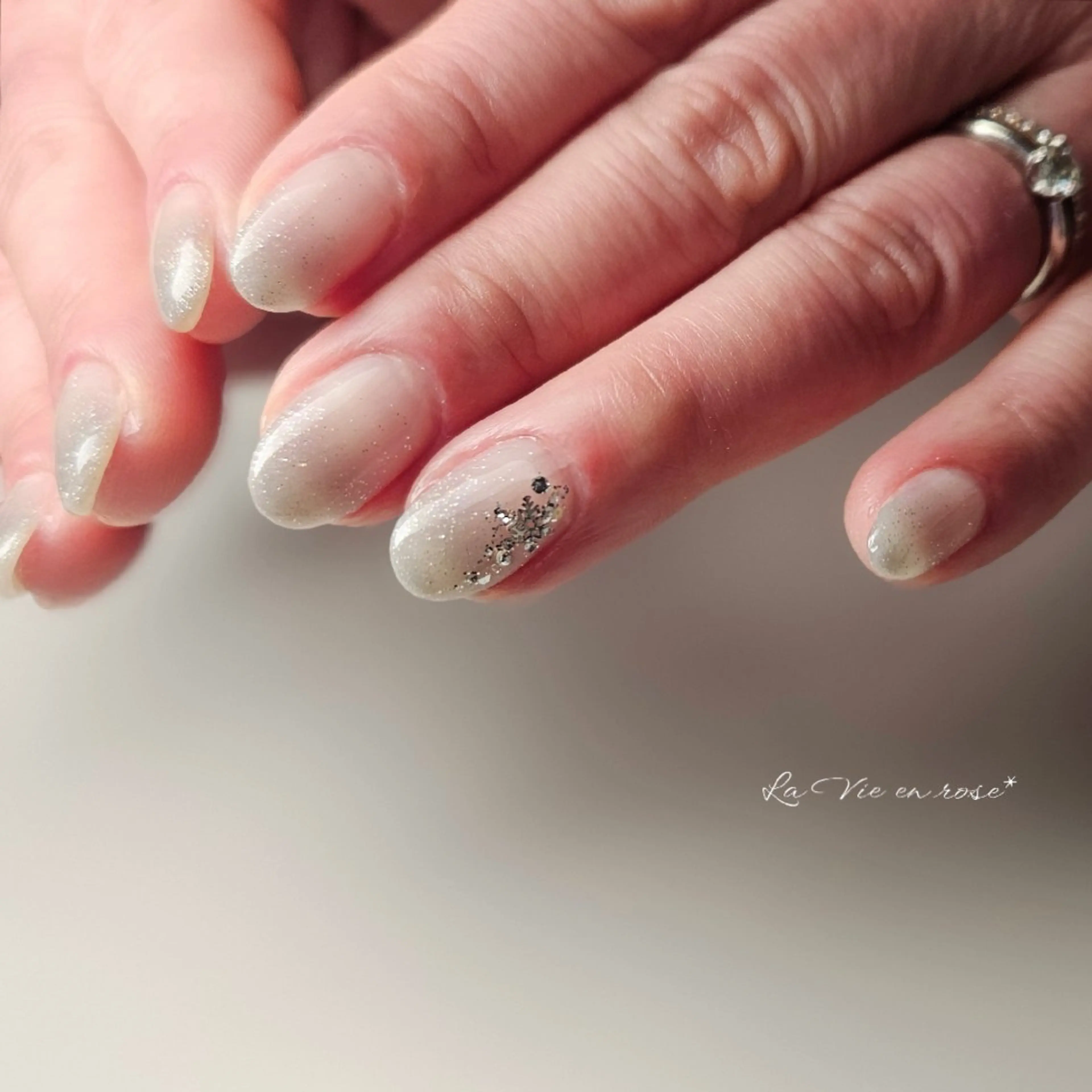 ネイル グラデーション ラヴィアン ローズのネイルデザイン