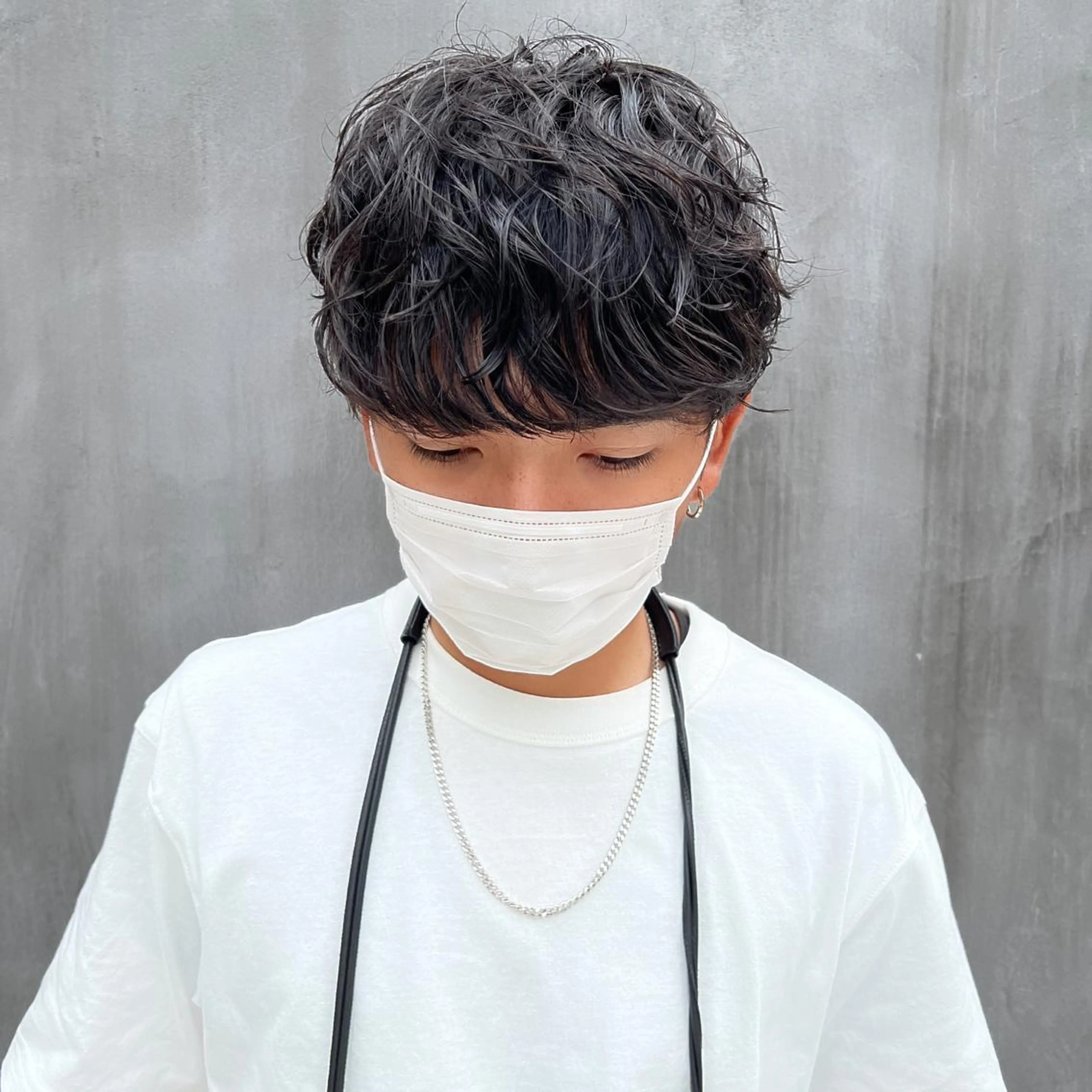 パーマ メンズ メンズハイトーン カルマパーマ メンズ韓国風 マッシュウルフ マッシュ SALOWIN表参道店所属・マンツーマン×半個室 まちだきょうすけのヘアスタイル