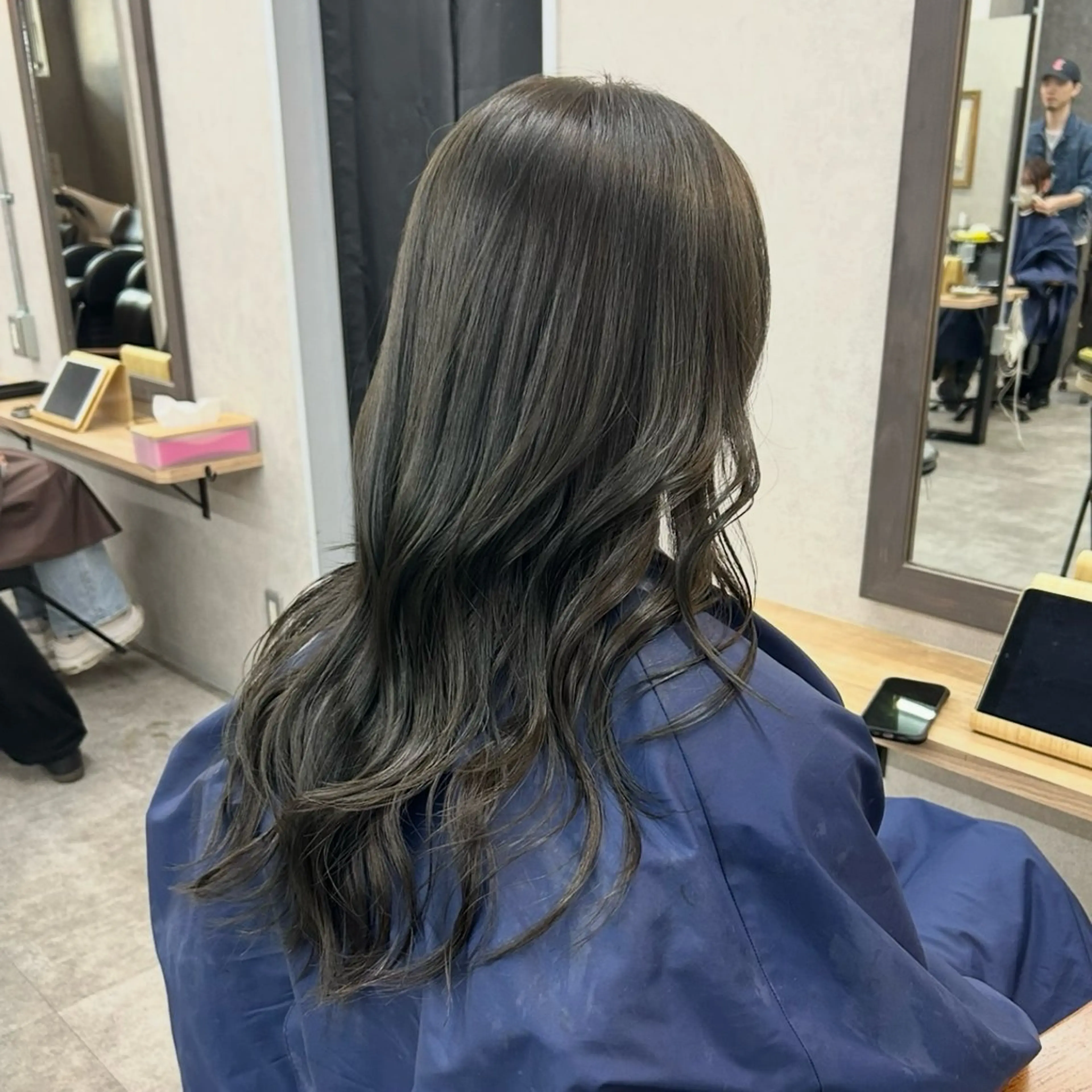 ロング カラー オリーブグレー カット ヘアカラー トリートメント いなみね はるきのヘアスタイル