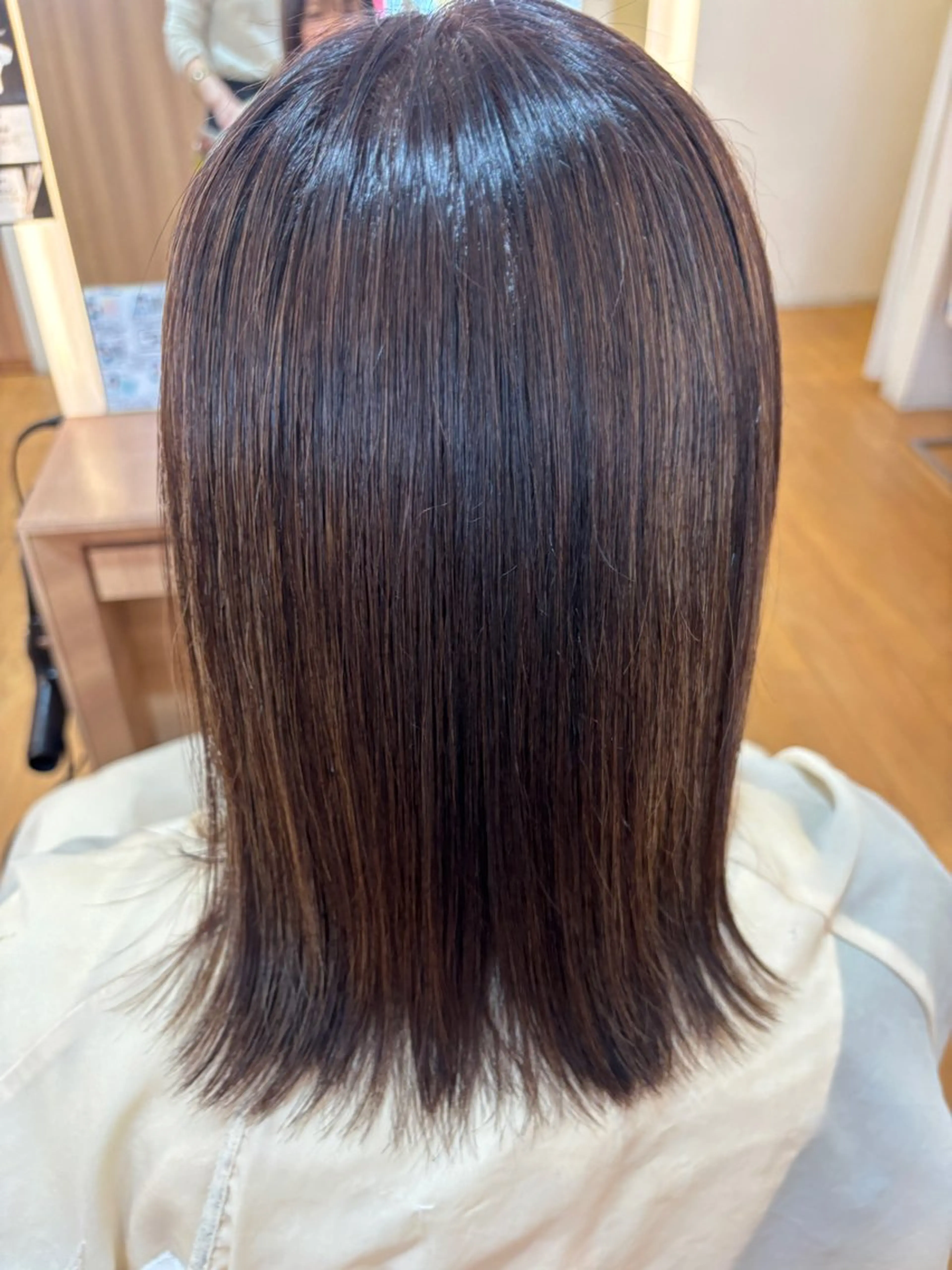 ミディアム カット 縮毛矯正 髪質改善カラー 清利あやなのヘアスタイル