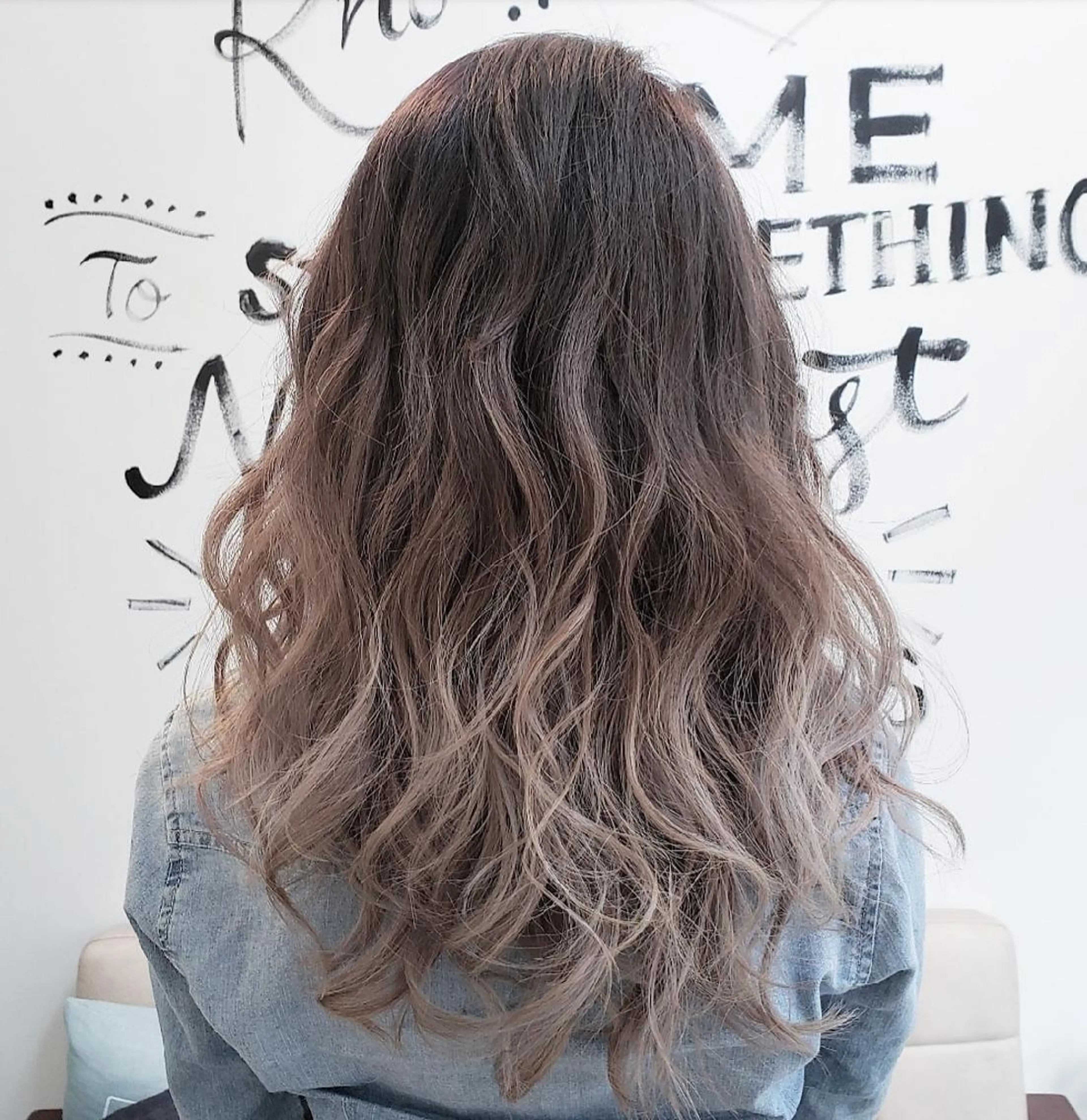 ロング カラー グラデーションカラー グレージュ 外国人風カラー Luana 矢場町のヘアスタイル