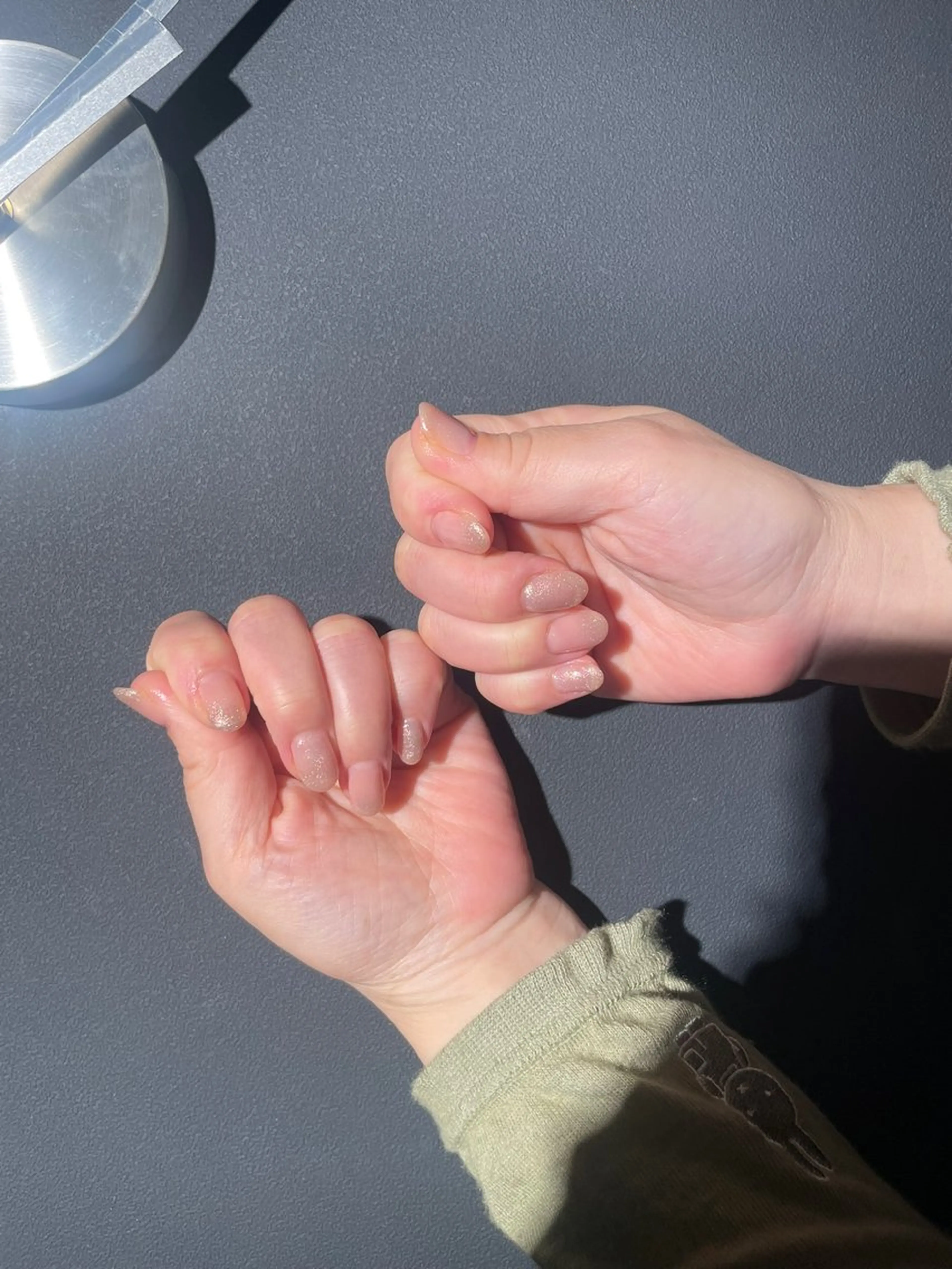 ネイル グラデーション キラキラネイル ハンドネイル SALON de RICHE所属・本間 絢詩のネイルデザイン