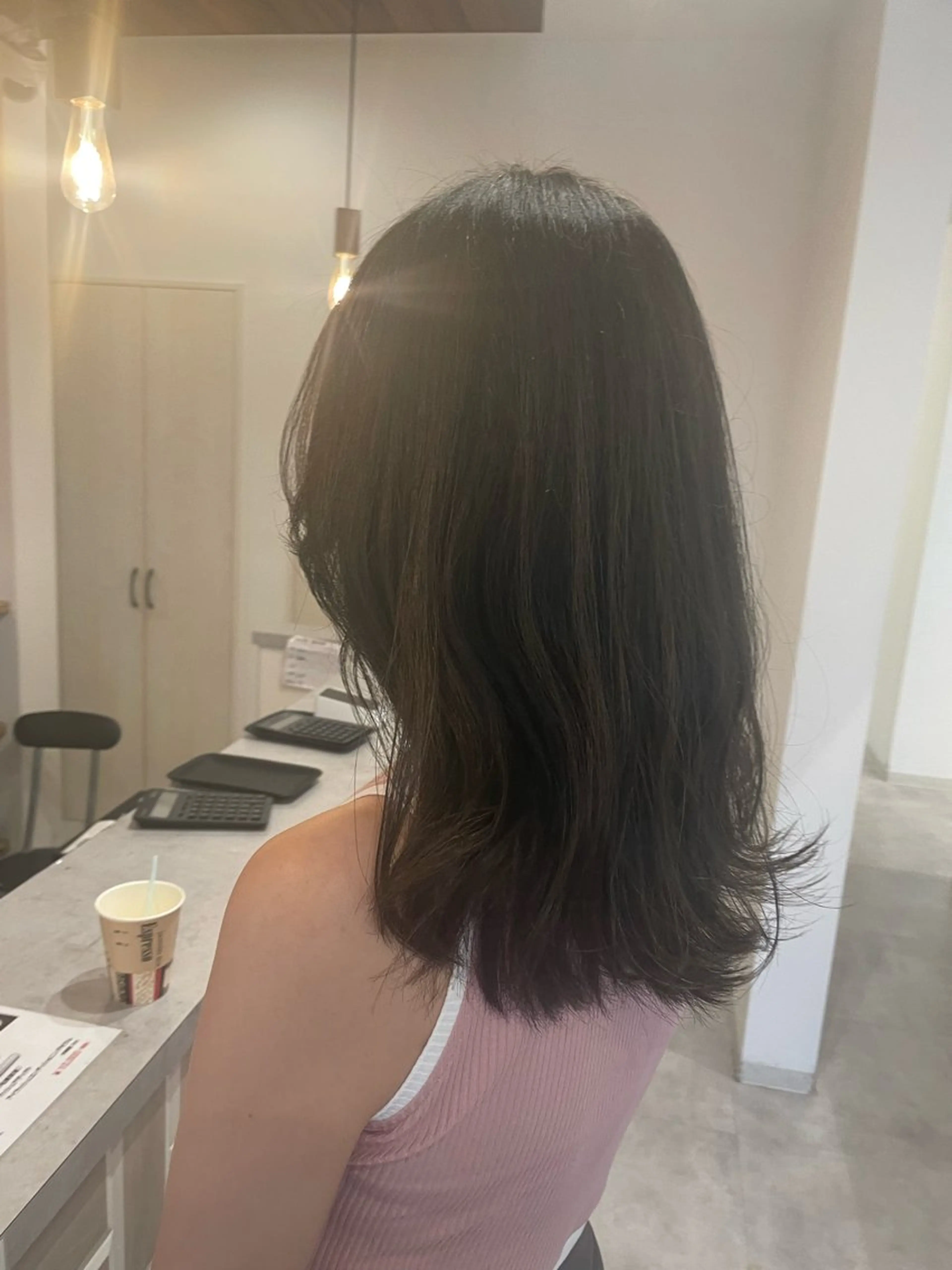 セミロング カラー やまこし 美裕樹のヘアスタイル