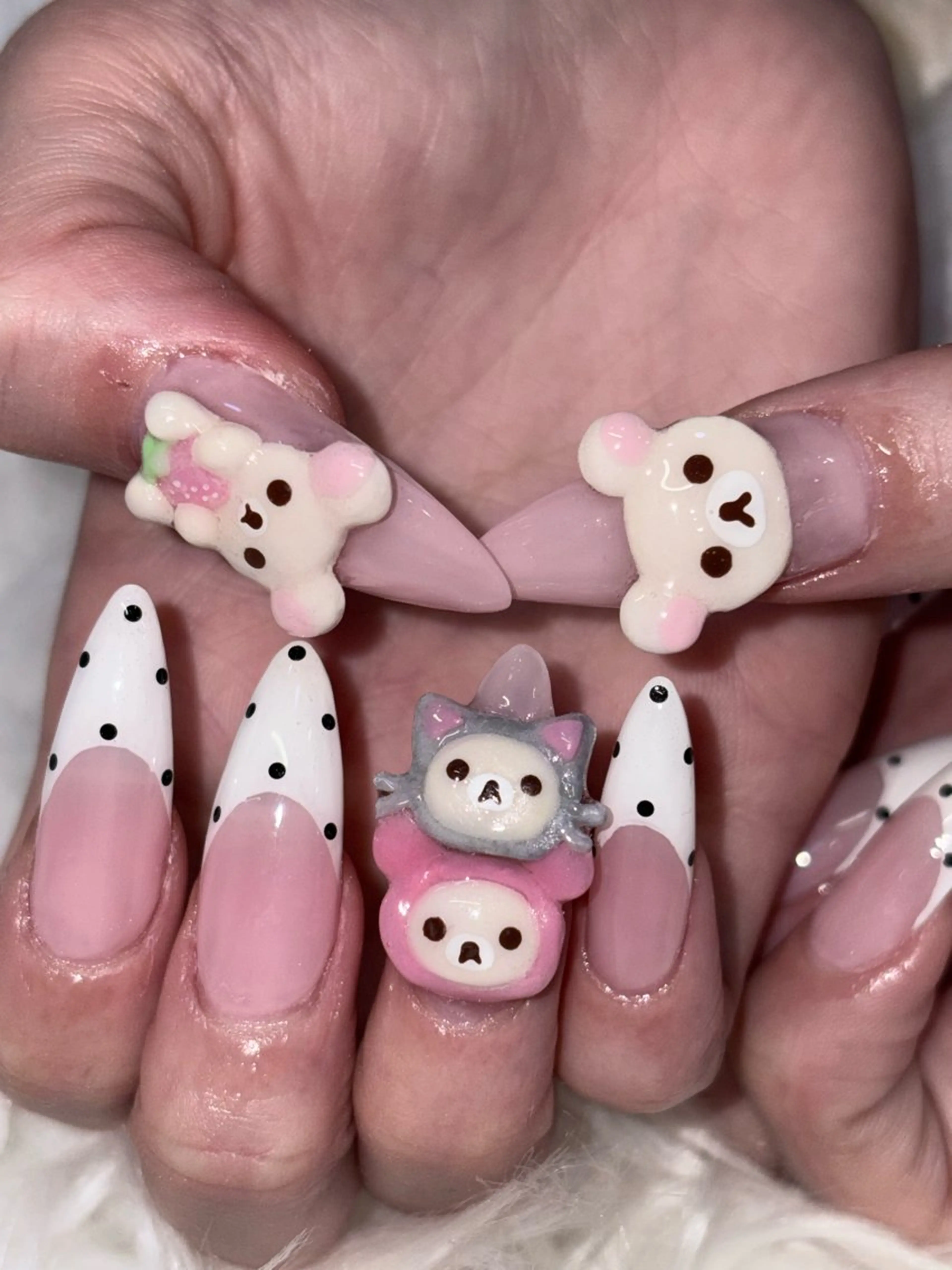 ネイル ハンドネイル NES NAIL所属・さゆり￤推しキャラ ￤ロングネイル🩷のネイルデザイン