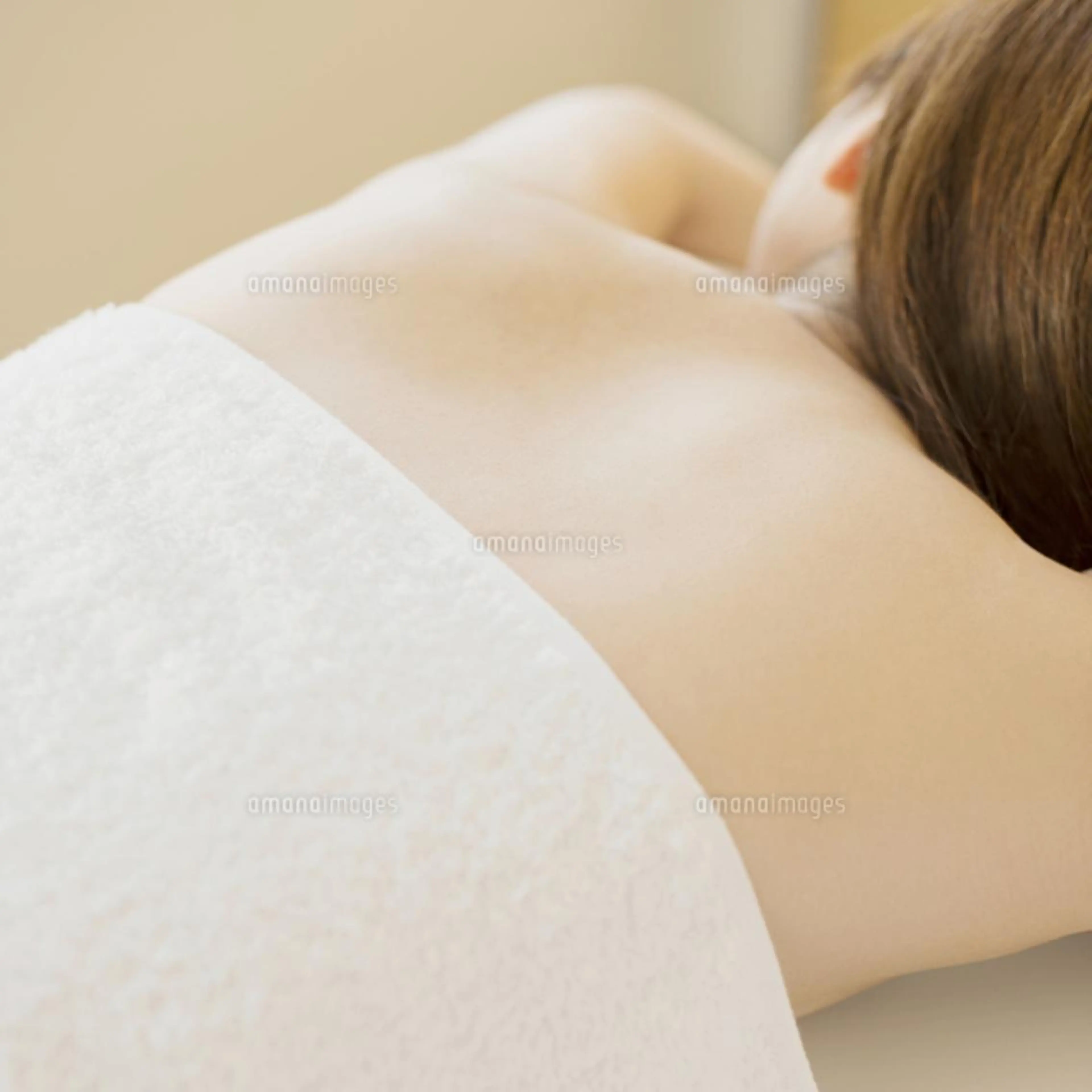 【後ろ姿まできれいに♡ 】うなじ＋背中光脱毛🌸ふんわり美背中の写真