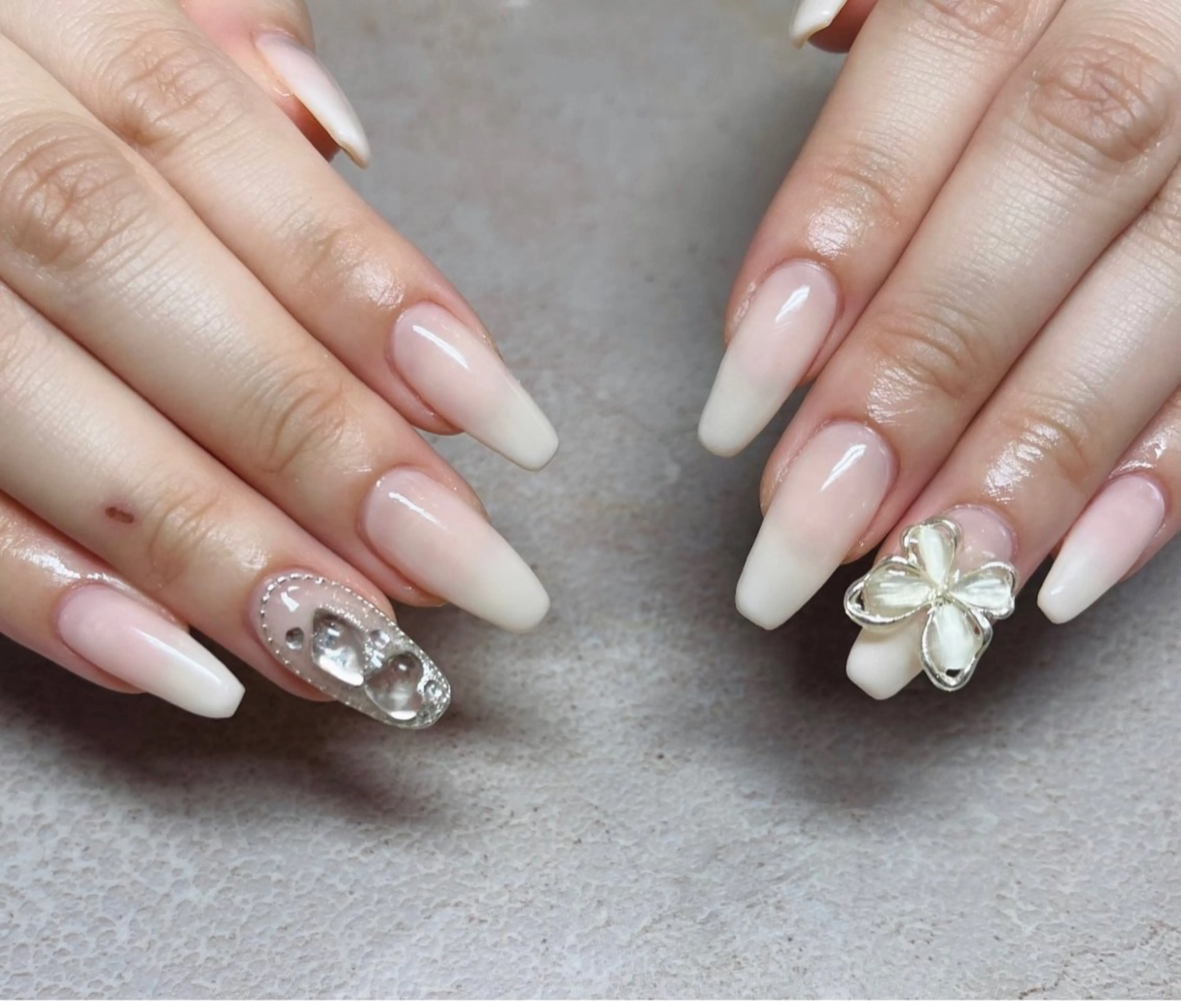 ネイル グラデーション ホワイト HazeGrass NAILのネイルデザイン