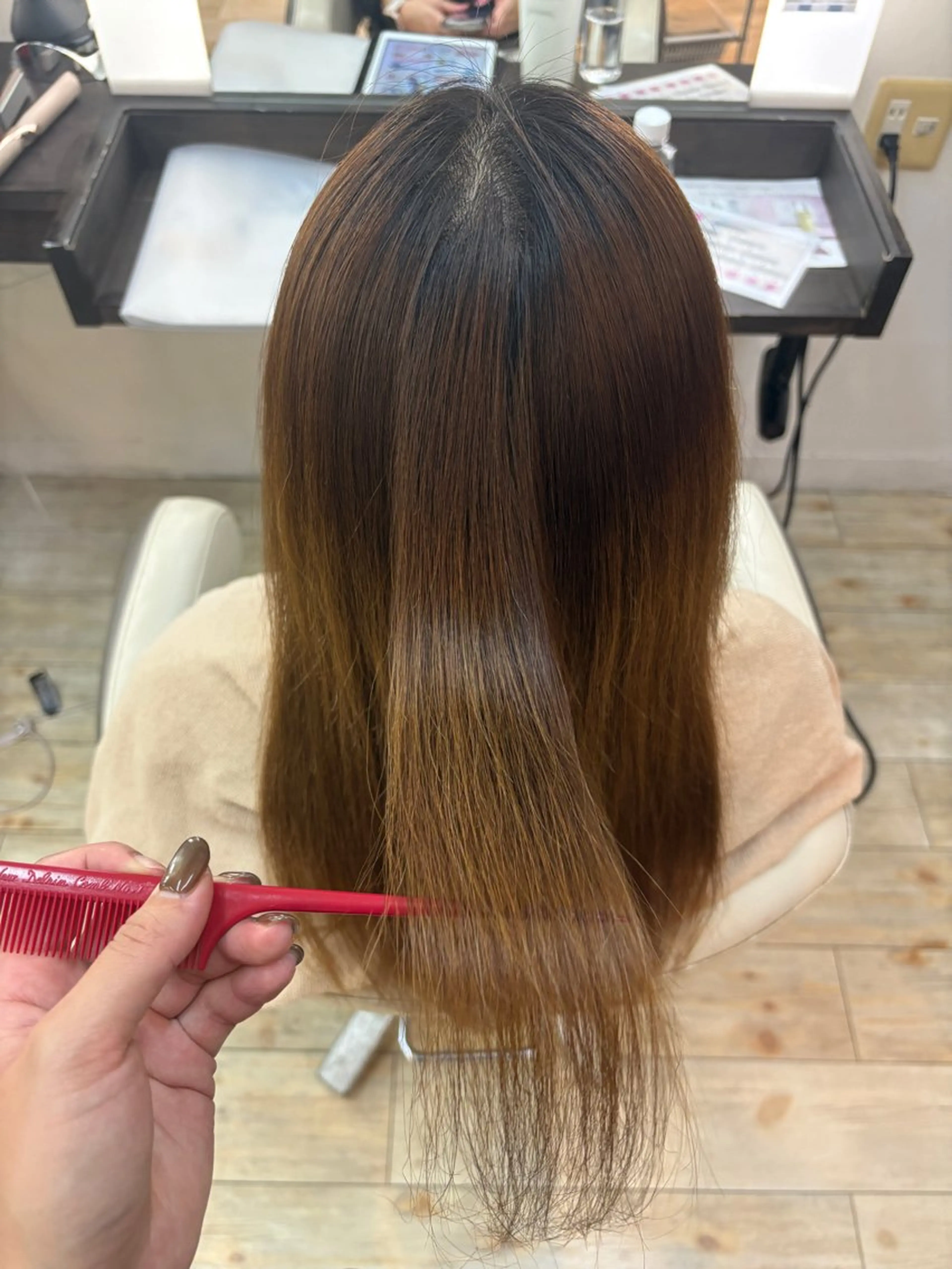 ロング ルプラボウ　岡田 莉音のヘアスタイル