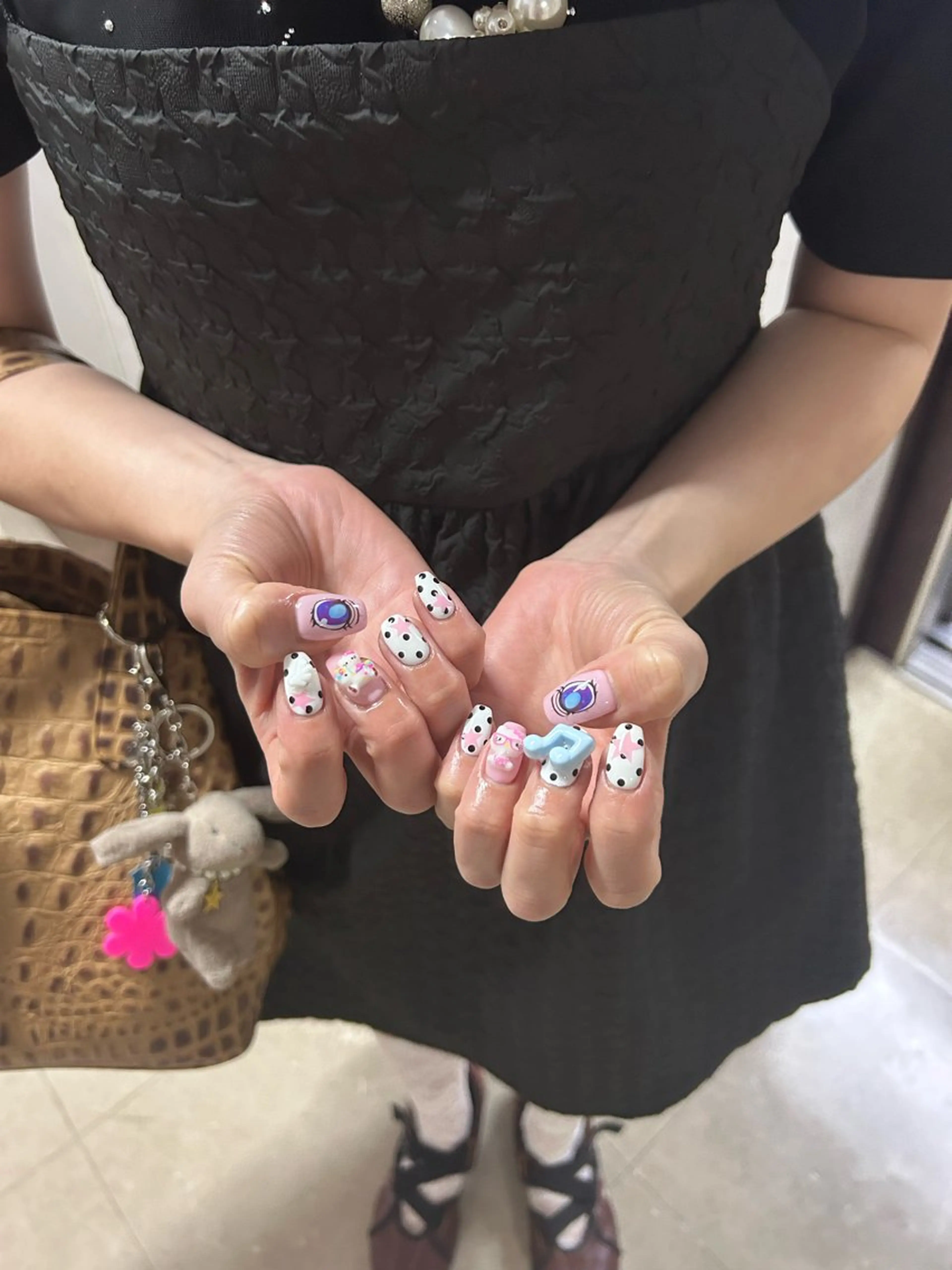 ネイル ハンドネイル キラキラオメメ みずなのネイルデザイン