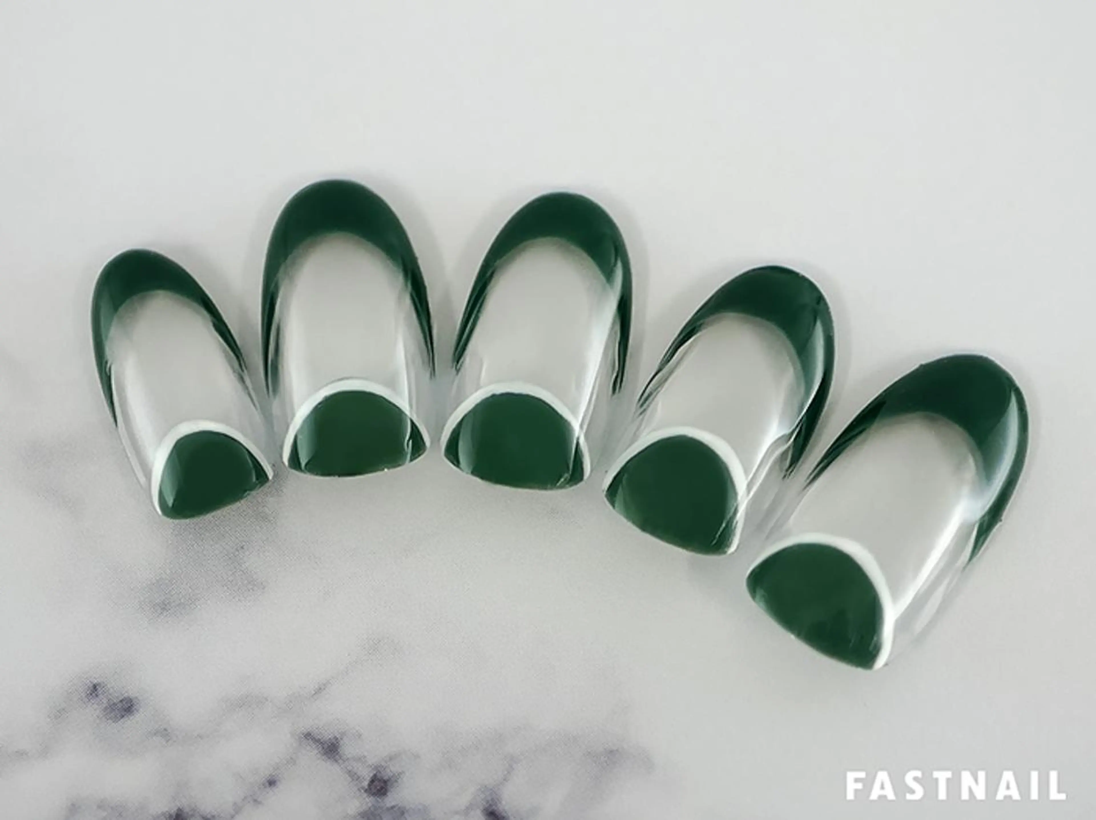 ネイル フレンチネイル ファストネイル　ロコ 志免のネイルデザイン