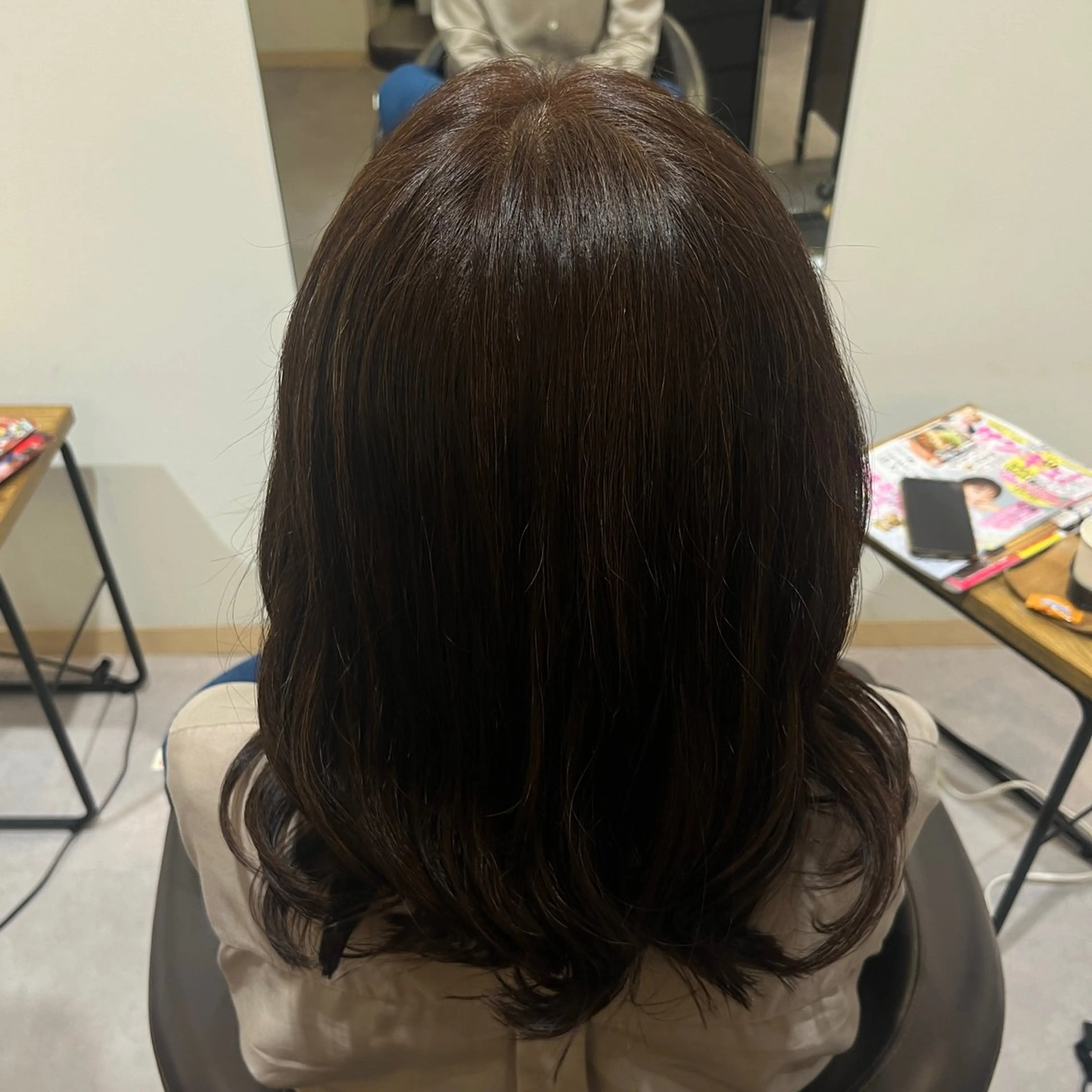 カラー 荒井 茉凜のヘアスタイル