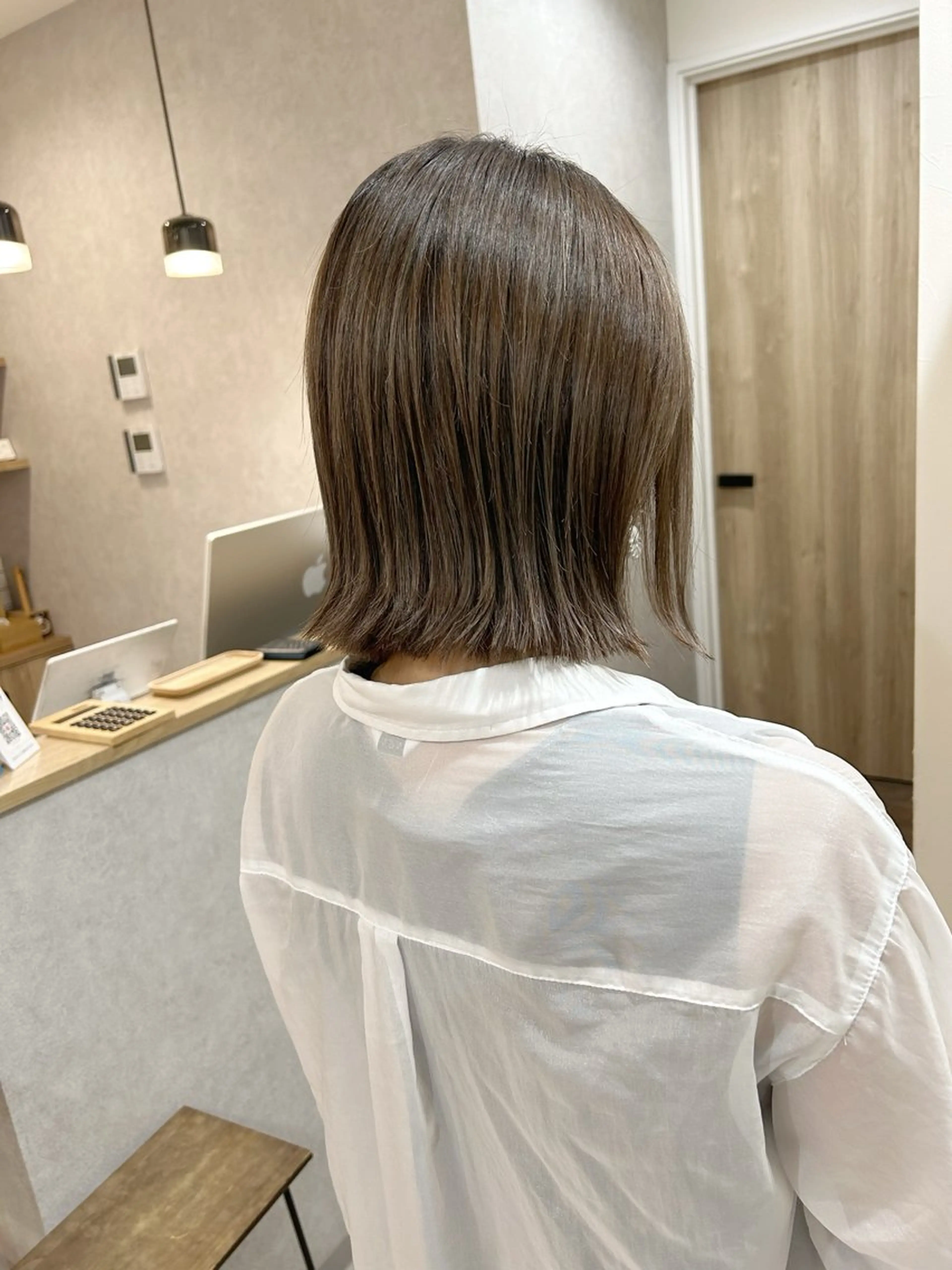 ミディアム カラー 切りっぱなしボブ アッシュ アッシュグレー アッシュグレージュ グレージュ カット ヘアカラー トリートメント ボブ/ハイトーン 福生Radix 下田のヘアスタイル