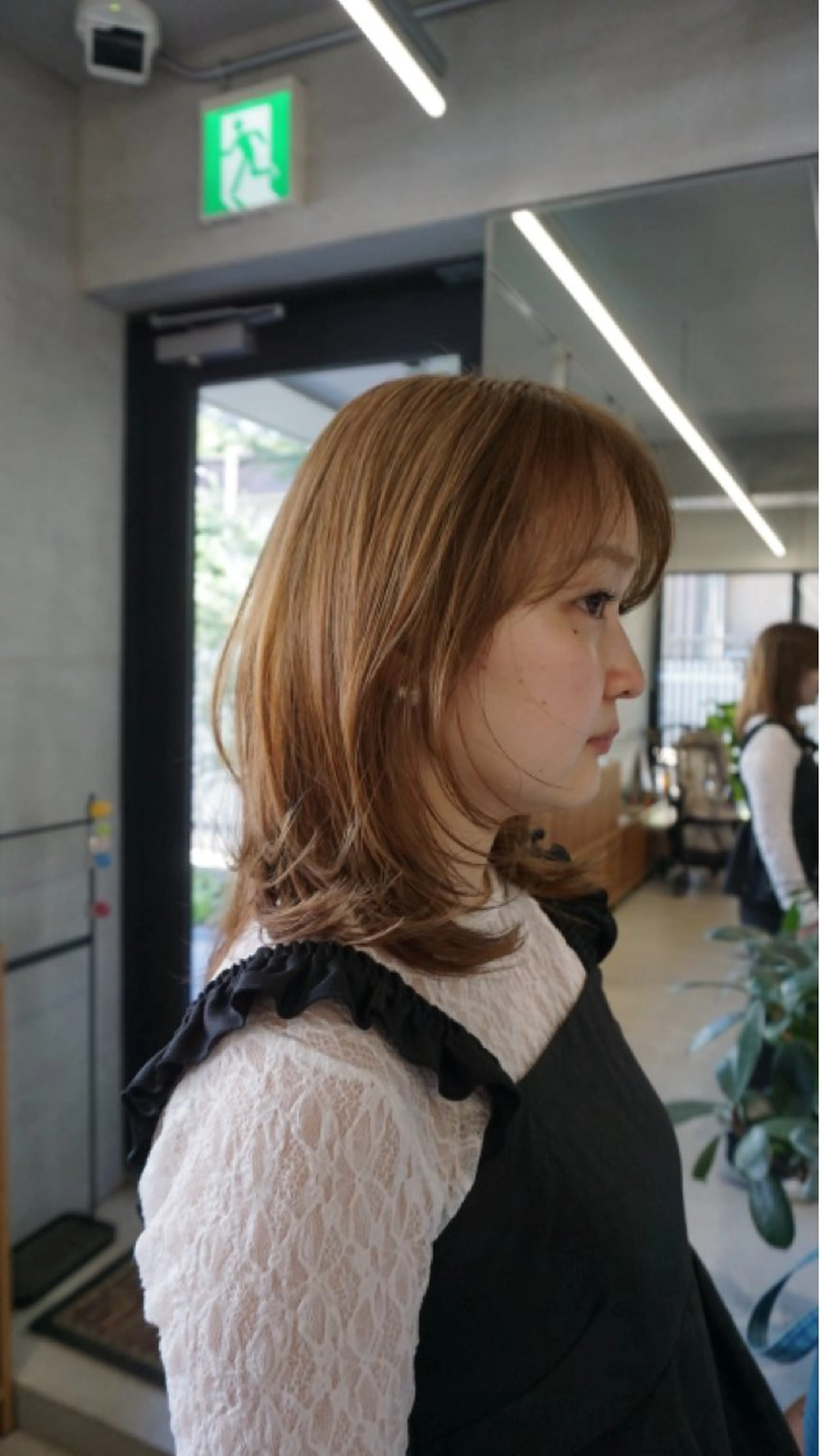 ミディアム カット サカモト ナオミのヘアスタイル