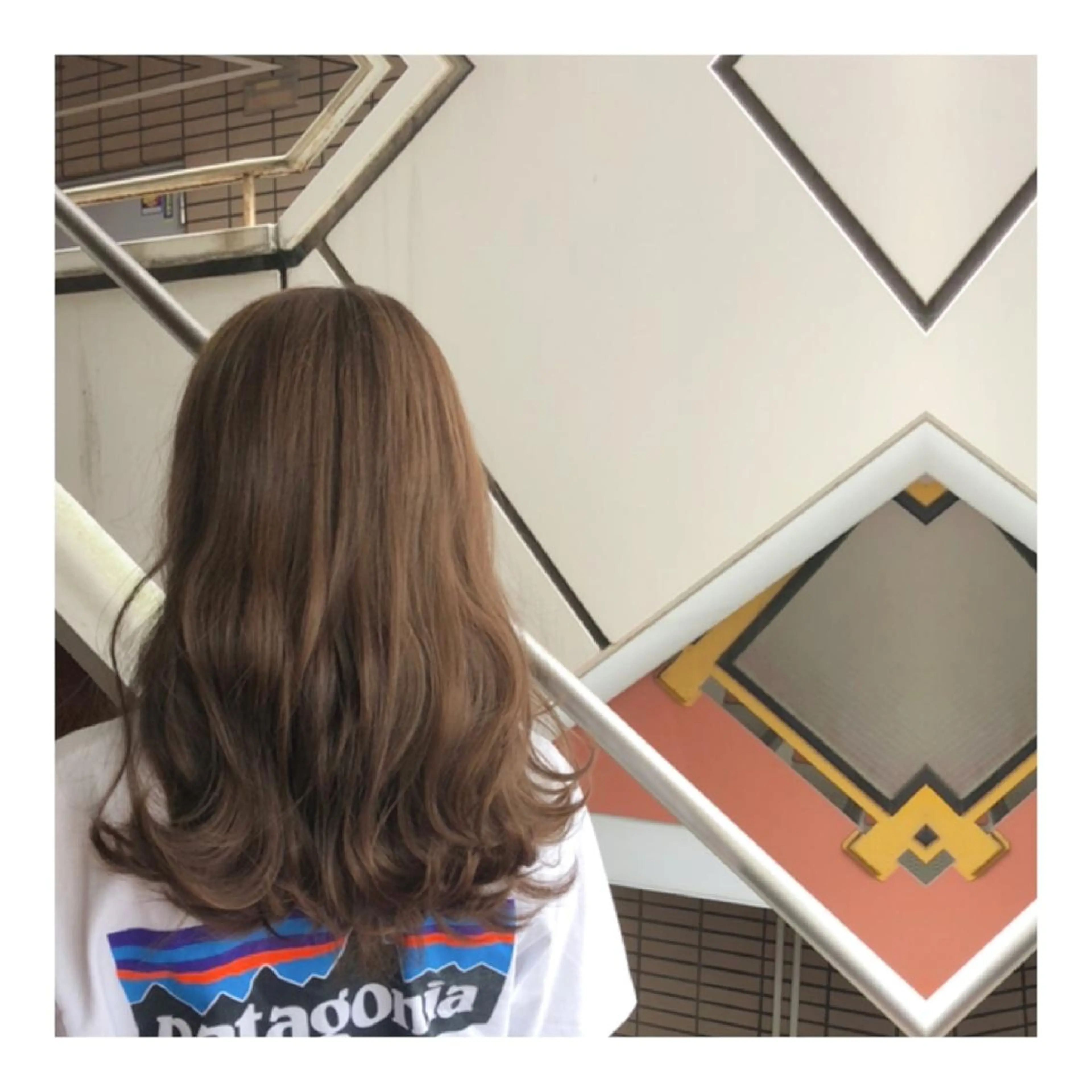カラー セミロング ヘアアレンジ ベージュカラー ブリーチ ミルクティーベージュ ブリーチなしカラー カット ヘアカラー トリートメント Joshua / 素髪改善のヘアスタイル