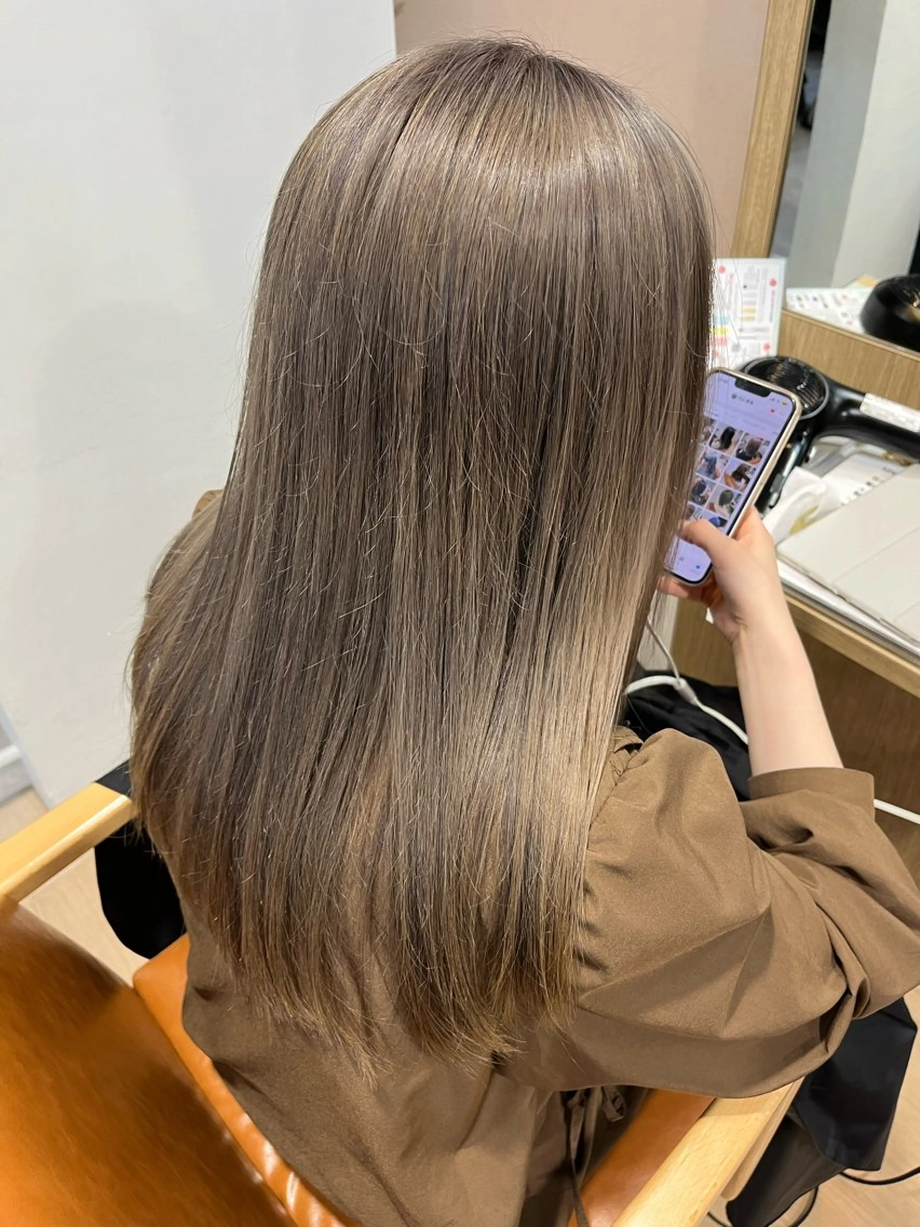 セミロング カラー ERII /伏見 カットモデル募集中！のヘアスタイル