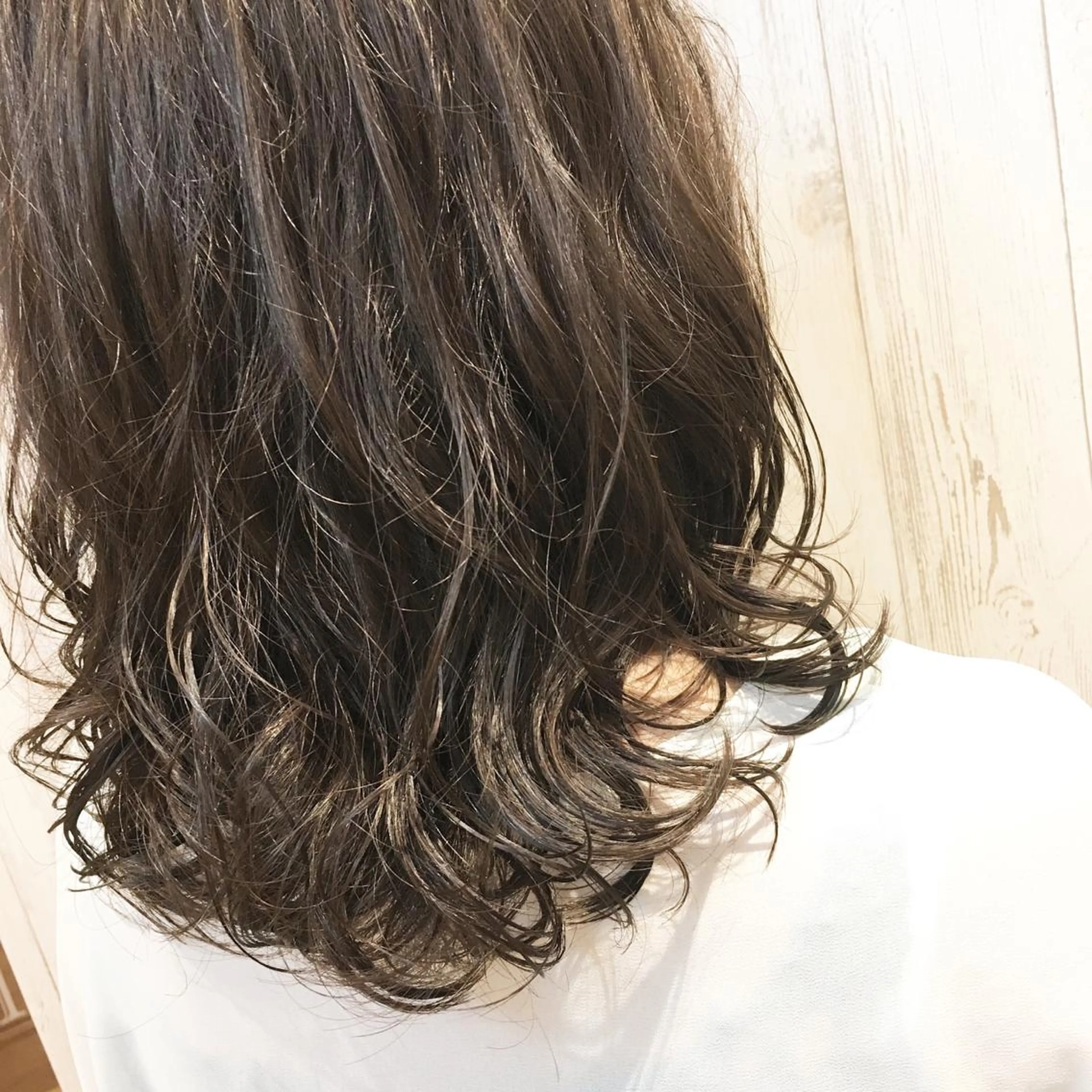 ミディアム カラー パーマ ミディアムパーマ イルミナカラー トリートメント デジタルパーマ 松田 和樹のヘアスタイル