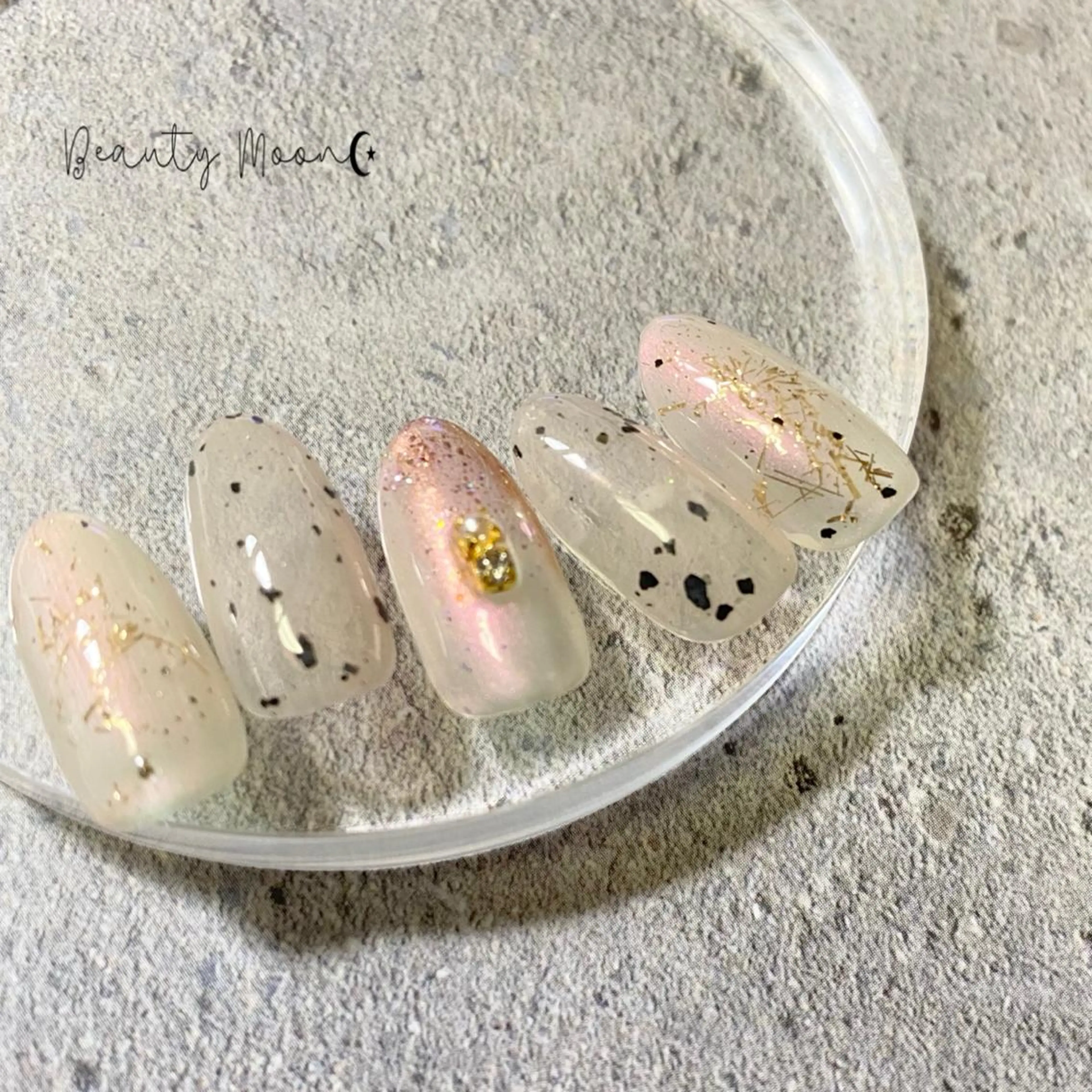 ネイル オーロラネイル ジェルネイル グラデーション グリーン ハート beauty ☪︎moonのネイルデザイン