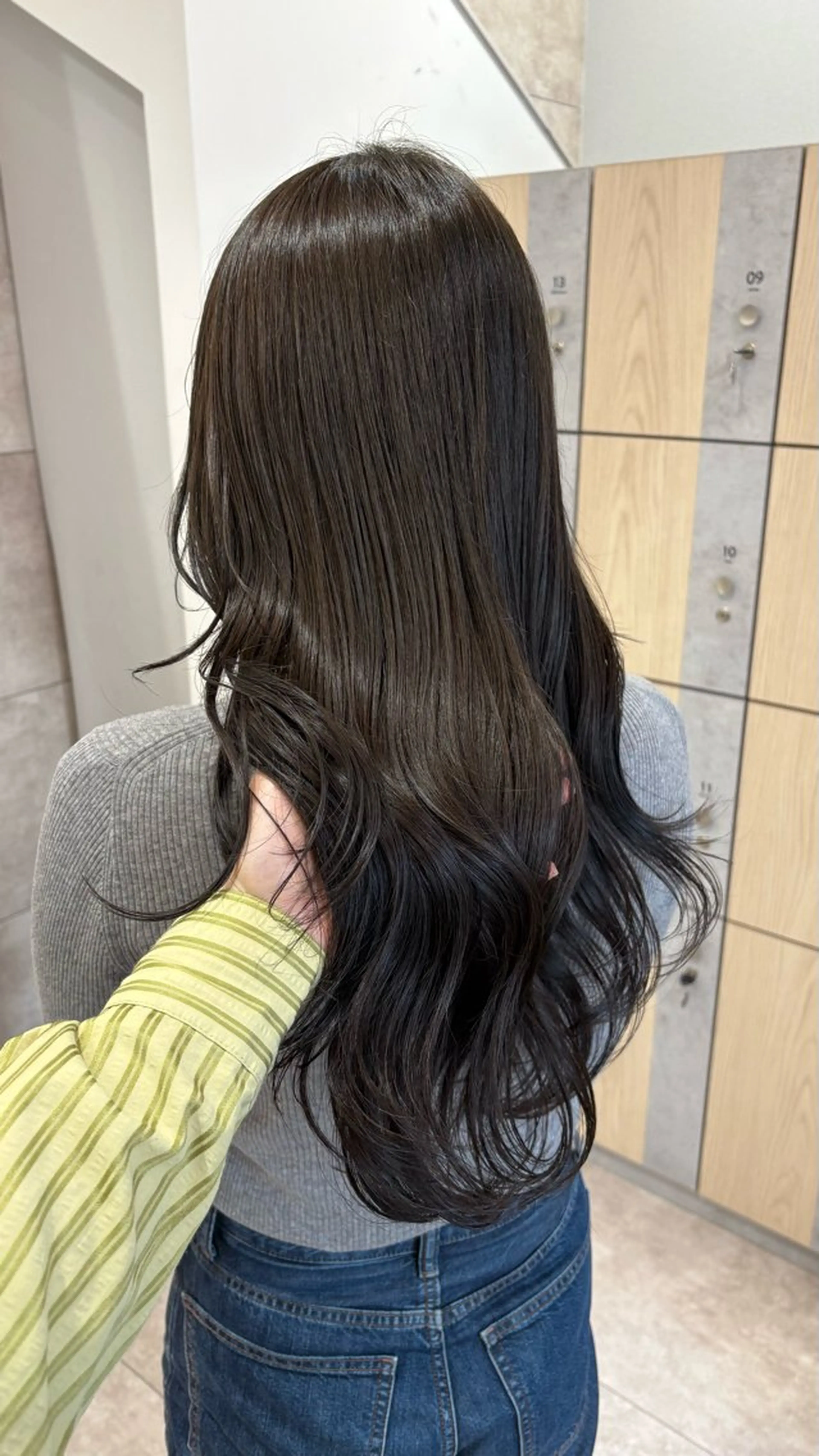 ロング カラー カット ヘアカラー SAKINO ベージュカラーのヘアスタイル