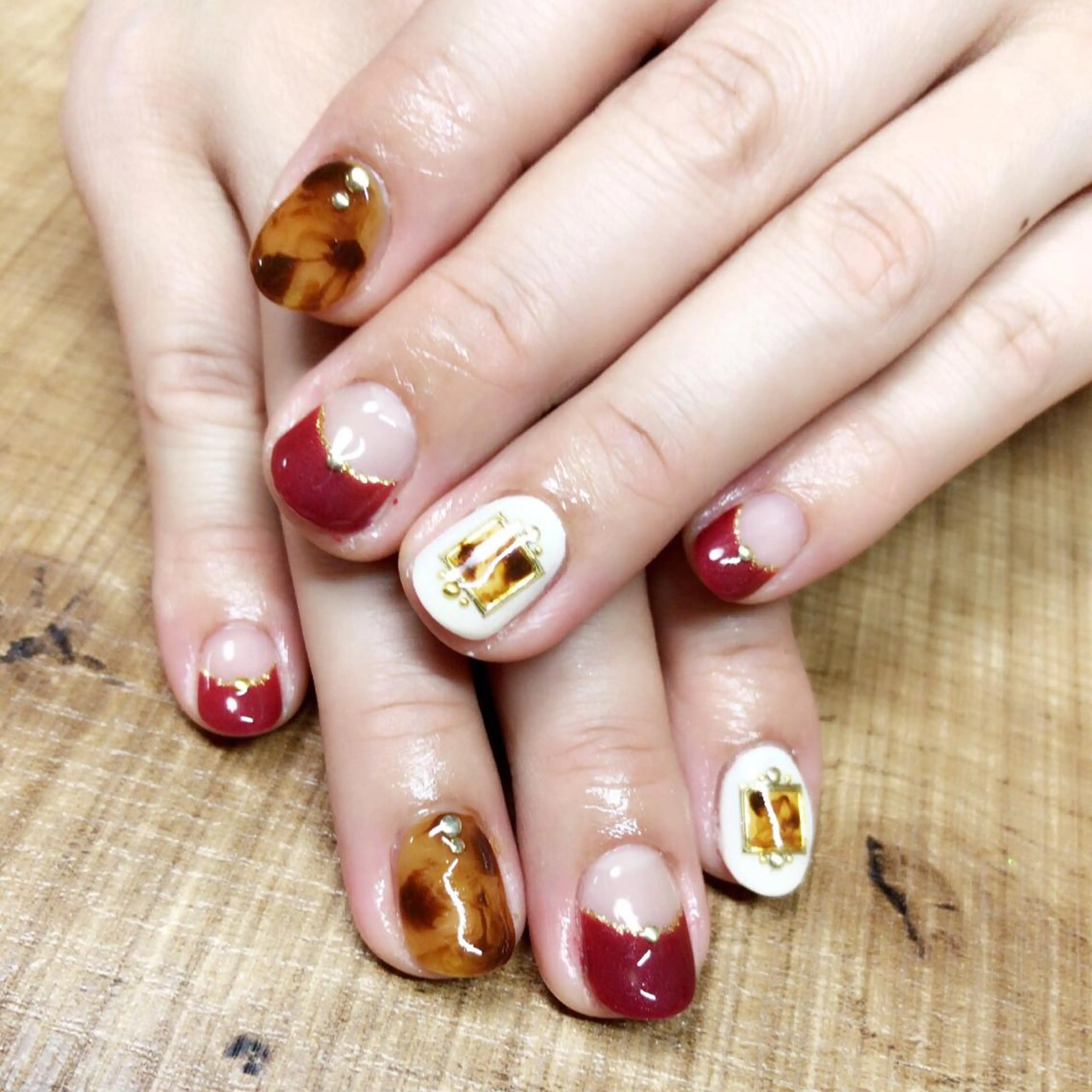 ネイル アートネイル フレンチネイル 赤色 安藤 Charlotteのネイルデザイン