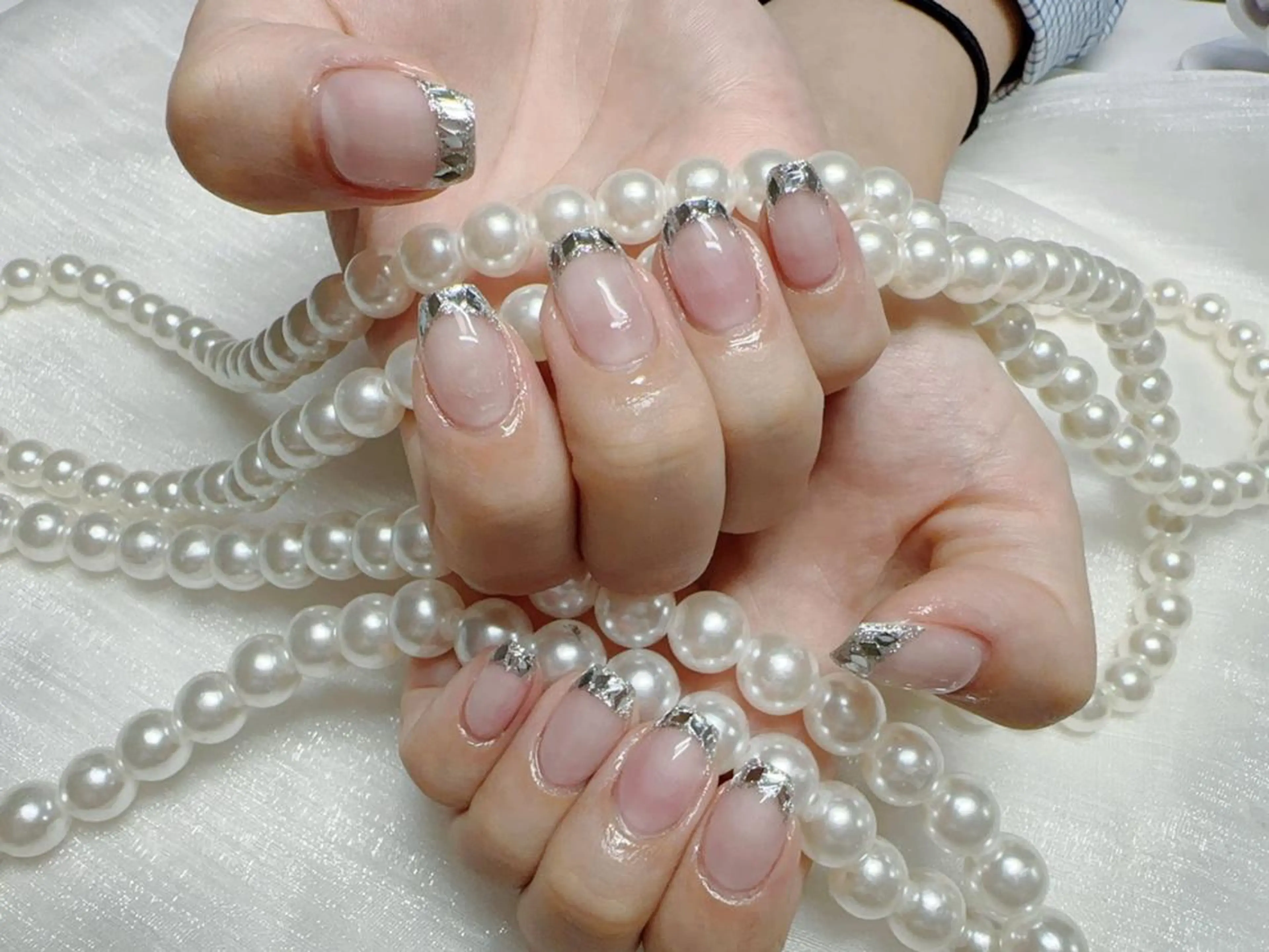 ネイル オーロラネイル 長さ出し フレンチネイル ガーリー キラキラネイル ハンドネイル Lucky nail salonのネイルデザイン