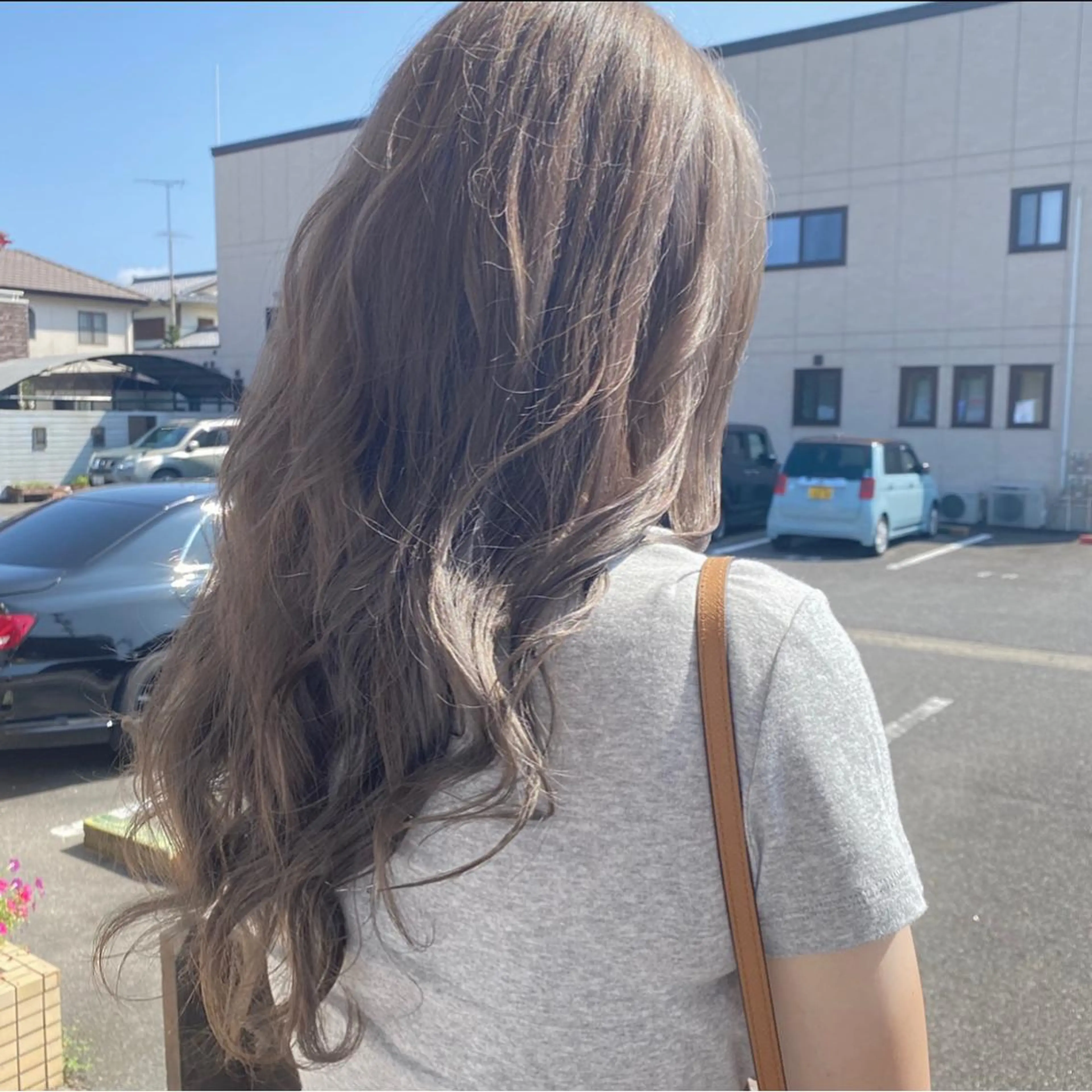 セミロング 成瀬 千佳のヘアスタイル