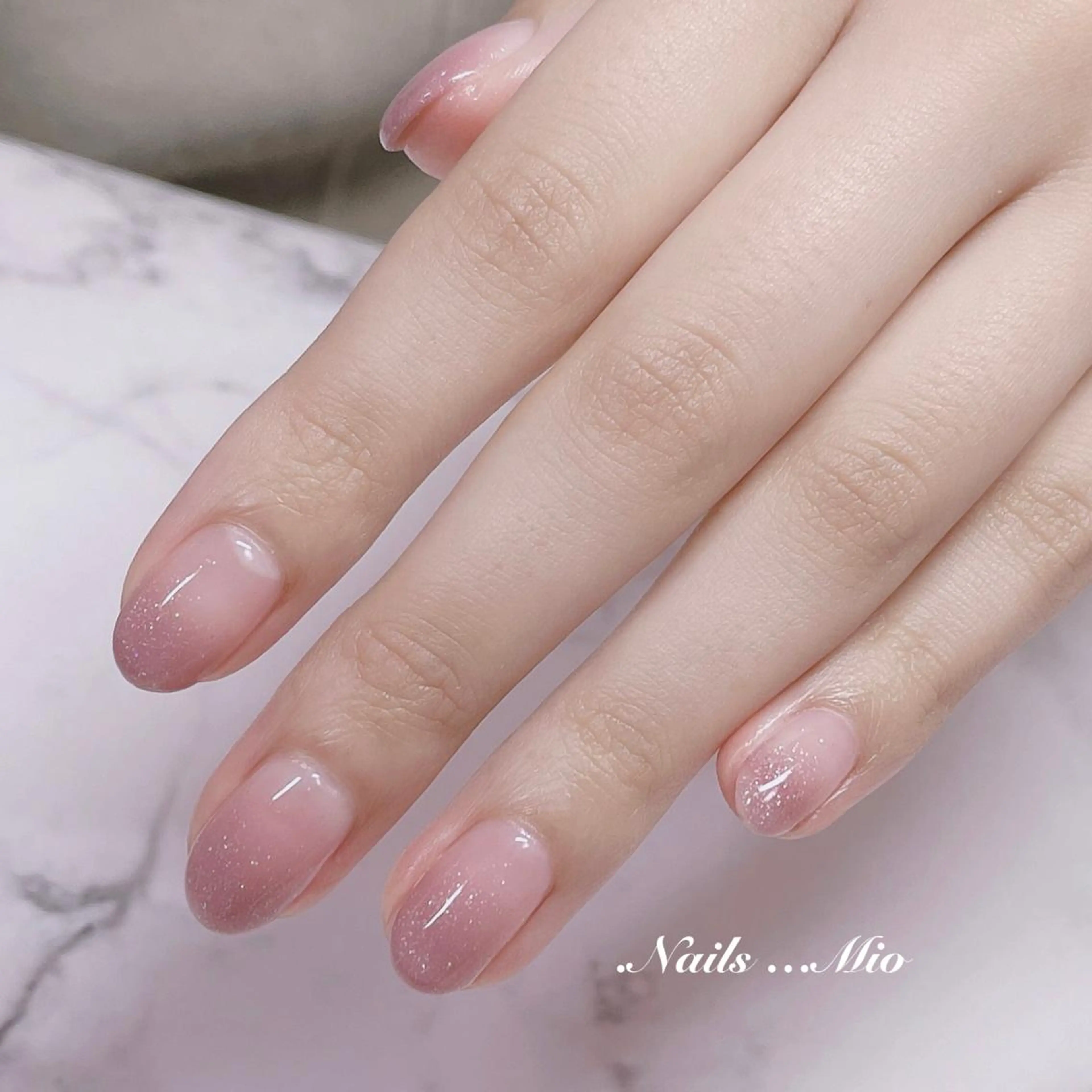 ネイル グラデーション ラメ(グリッター) ラメグラデーション .Nails Mio 赤羽西ネイルサロンのネイルデザイン