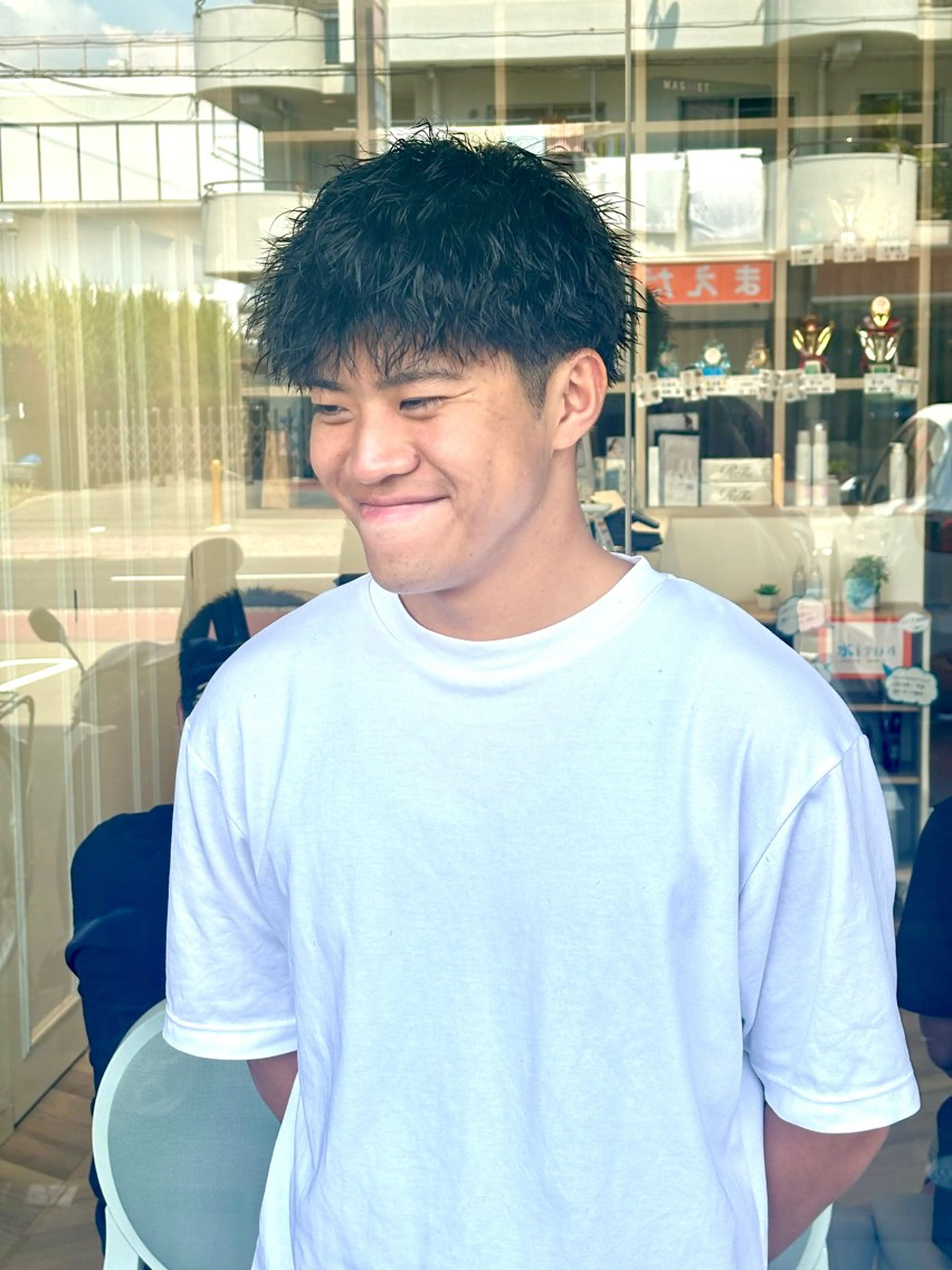 ショート パーマ メンズ ブリーチなしwカラー メンズパーマ新居見のヘアスタイル